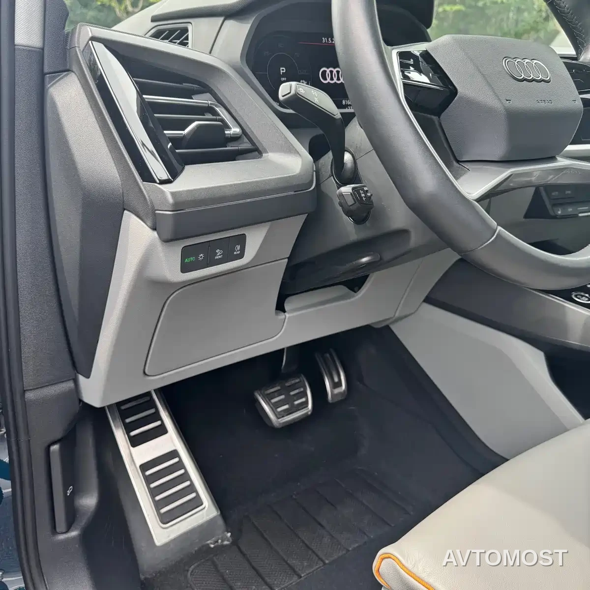 Audi Q5 e-tron 2022 40 e-tron Starlight Edition Brocade Package — фото 14