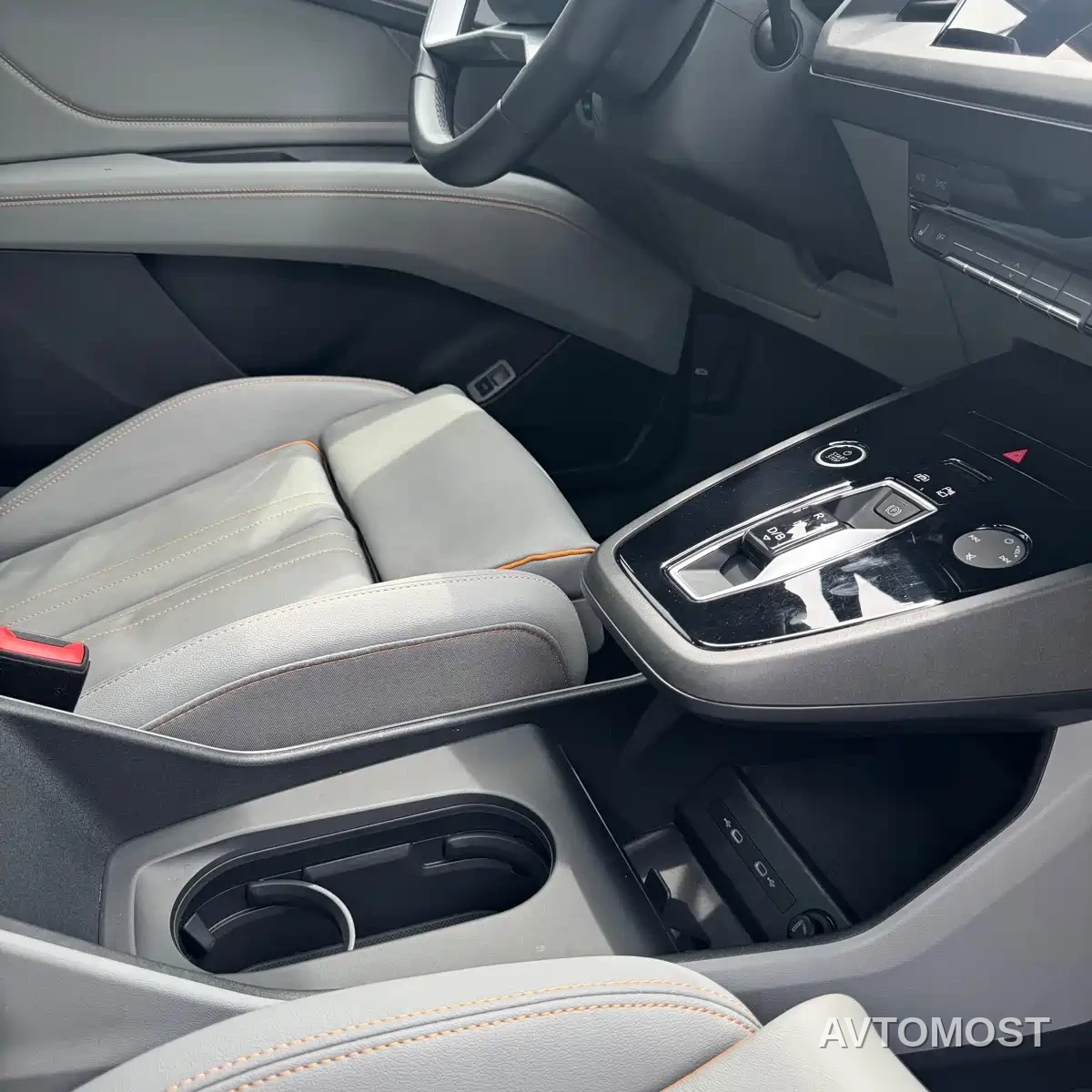 Audi Q5 e-tron 2022 40 e-tron Starlight Edition Brocade Package — фото 19