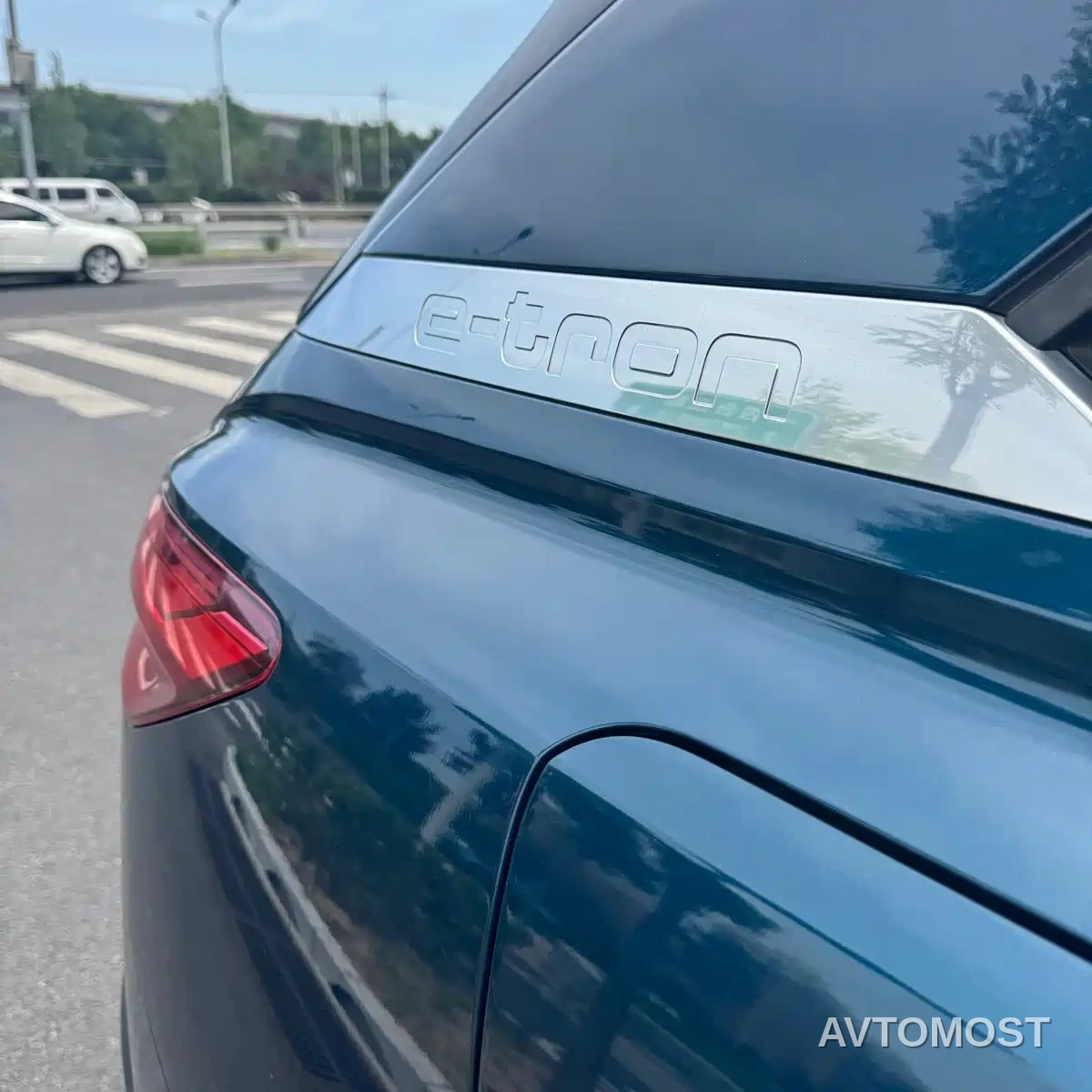 Audi Q5 e-tron 2022 40 e-tron Starlight Edition Brocade Package — фото 22