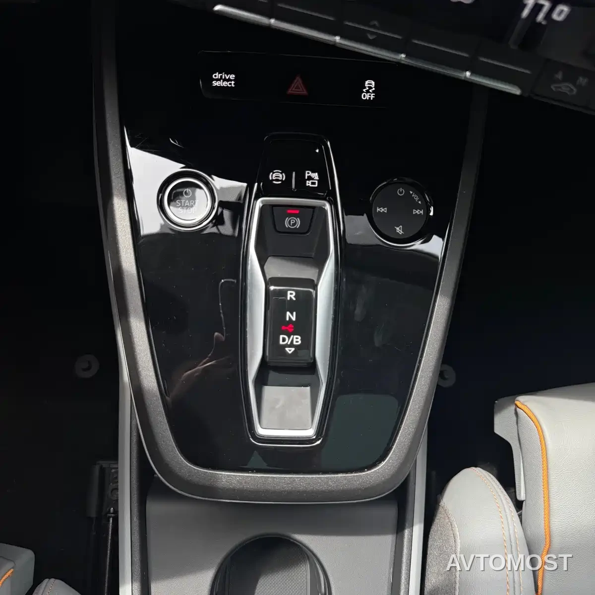 Audi Q5 e-tron 2022 40 e-tron Starlight Edition Brocade Package — фото 31