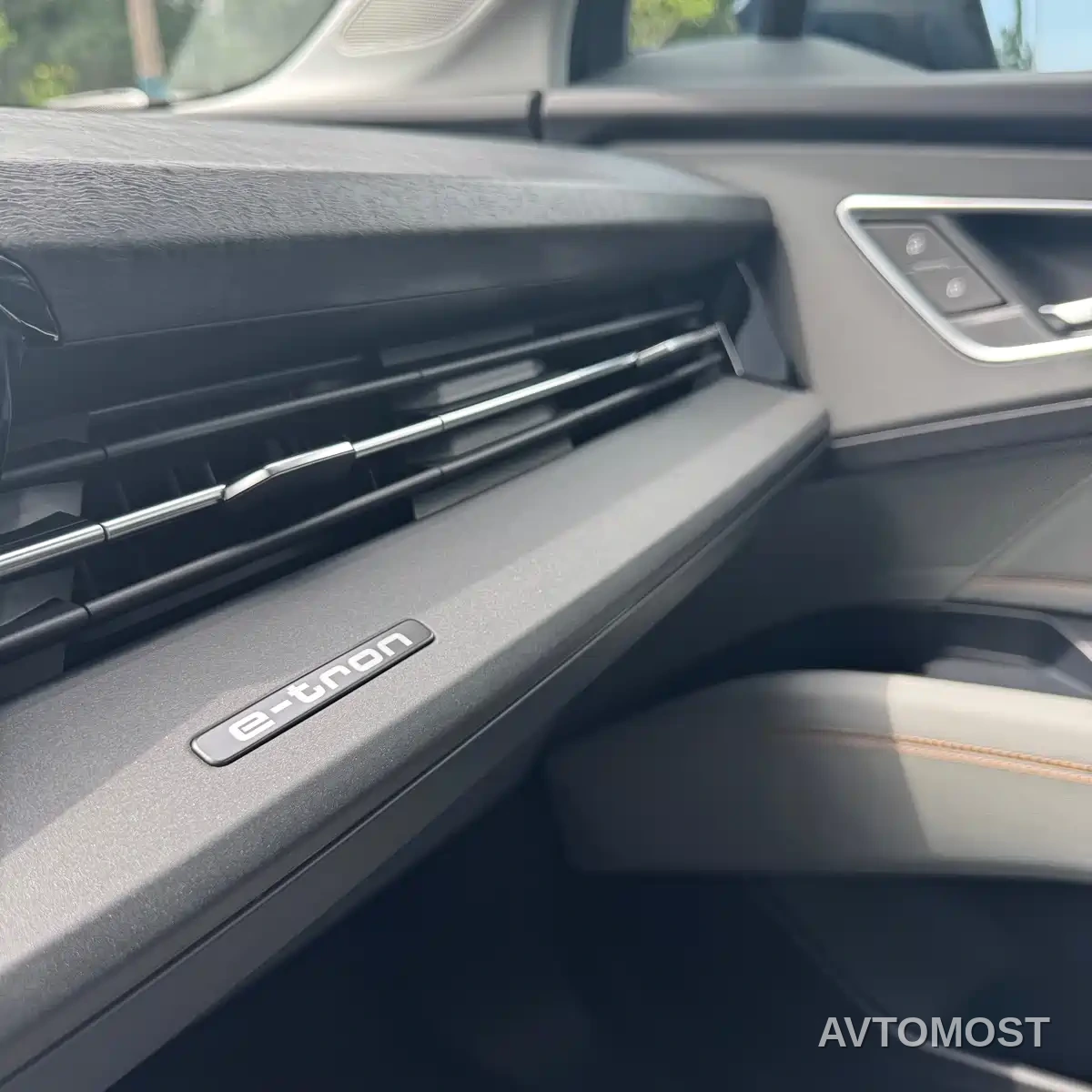 Audi Q5 e-tron 2022 40 e-tron Starlight Edition Brocade Package — фото 32