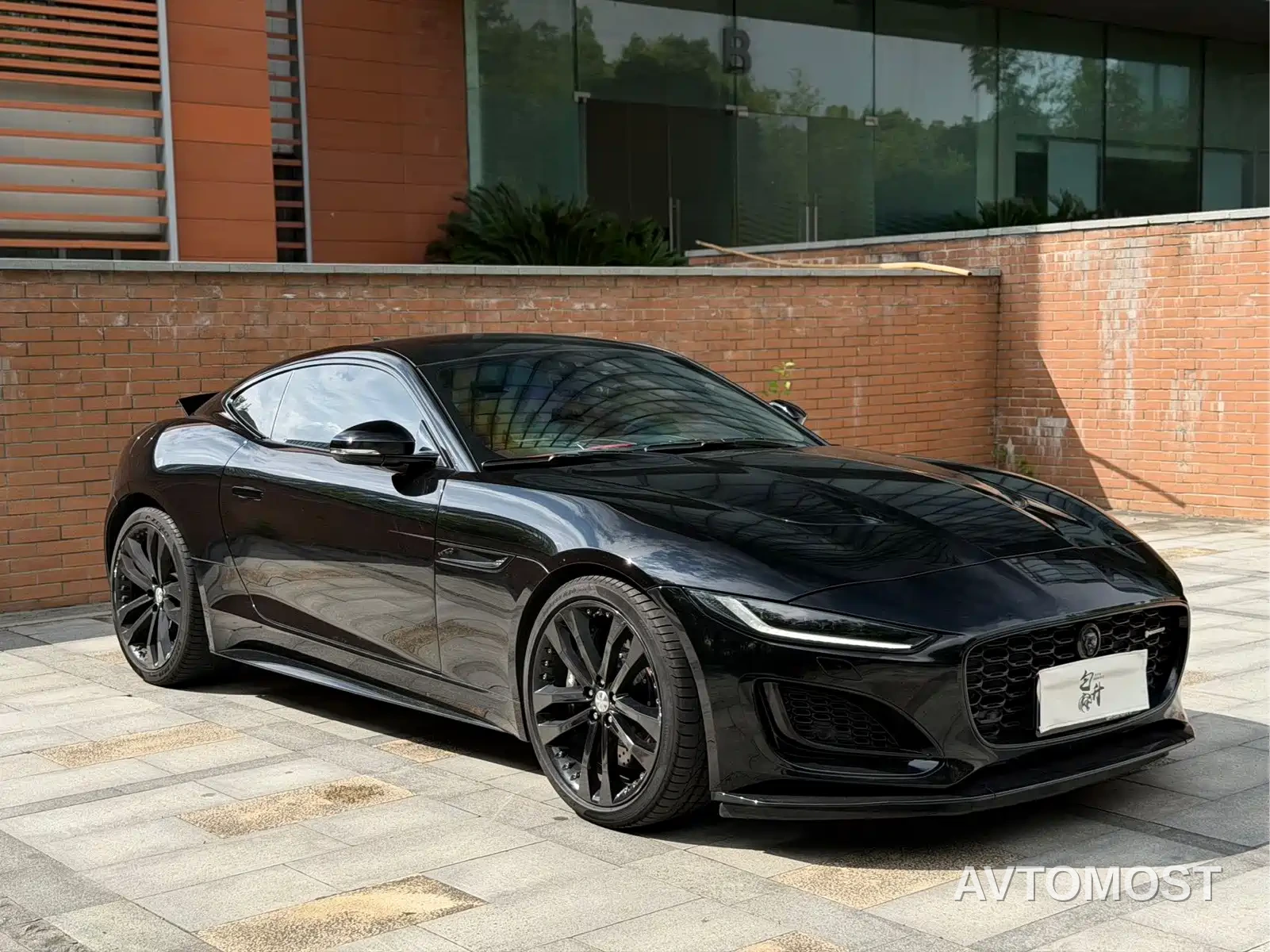 Jaguar F-TYPE 2022 P300 Hardtop R-DYNAMIC BLACK — фото 3
