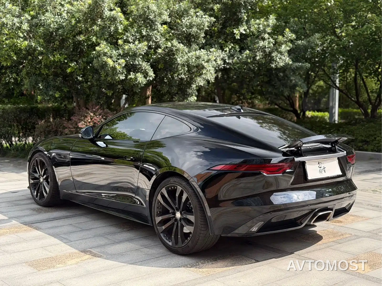 Jaguar F-TYPE 2022 P300 Hardtop R-DYNAMIC BLACK — фото 6