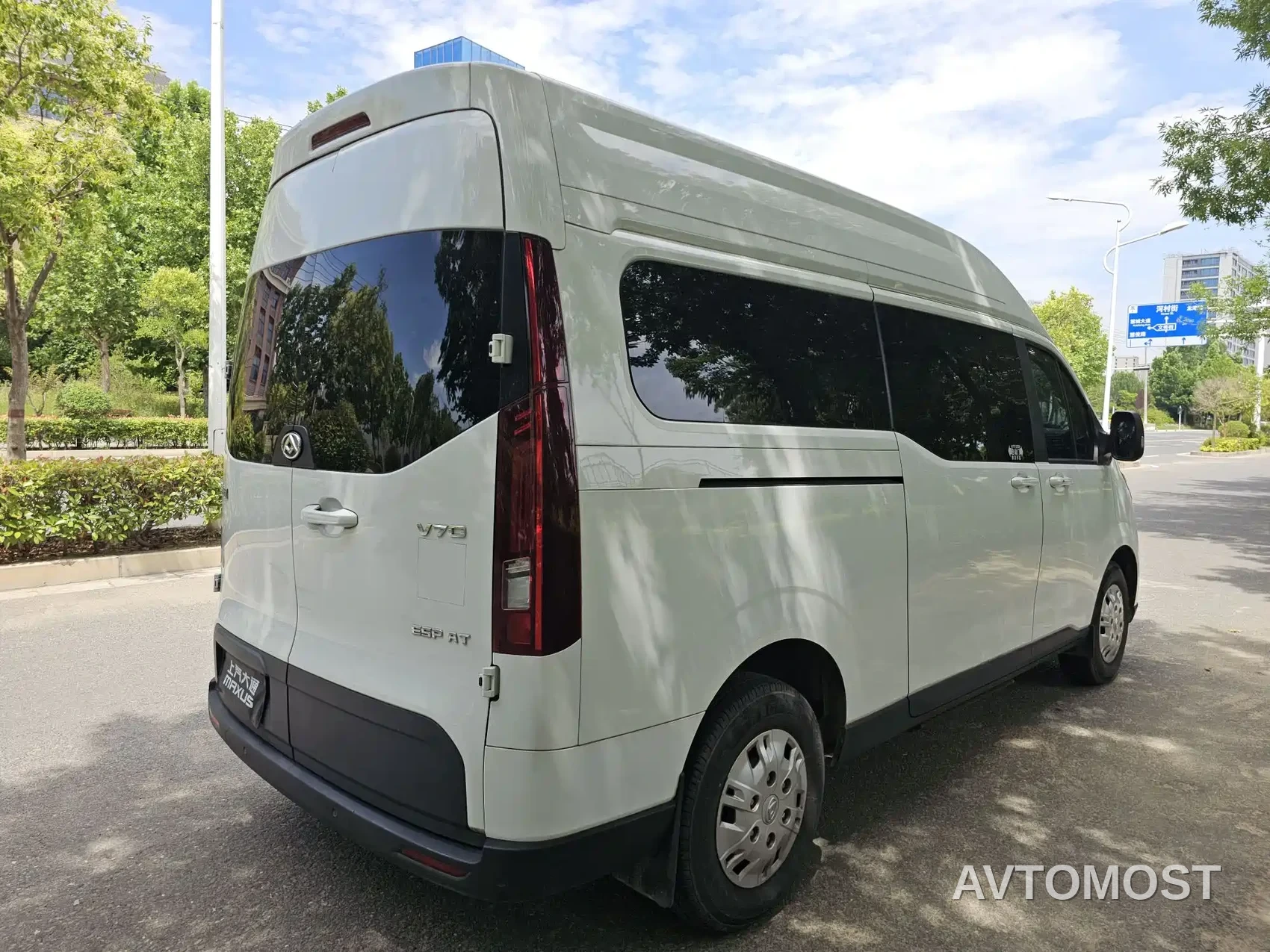 SAIC Maxus Xintu V70 2023 Model 2.0T Elite Edition Automatic Long Wheelbase Medium Roof 6/7-Seater — фото 6