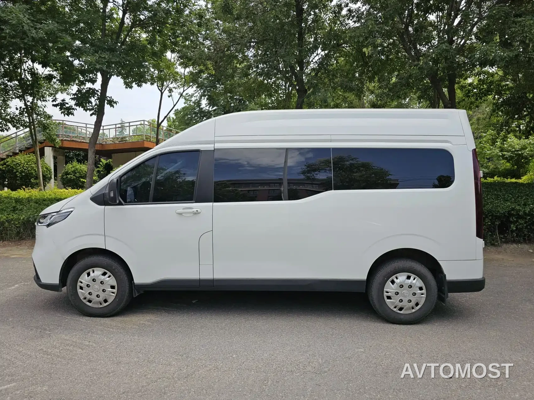 SAIC Maxus Xintu V70 2023 Model 2.0T Elite Edition Automatic Long Wheelbase Medium Roof 6/7-Seater — фото 7