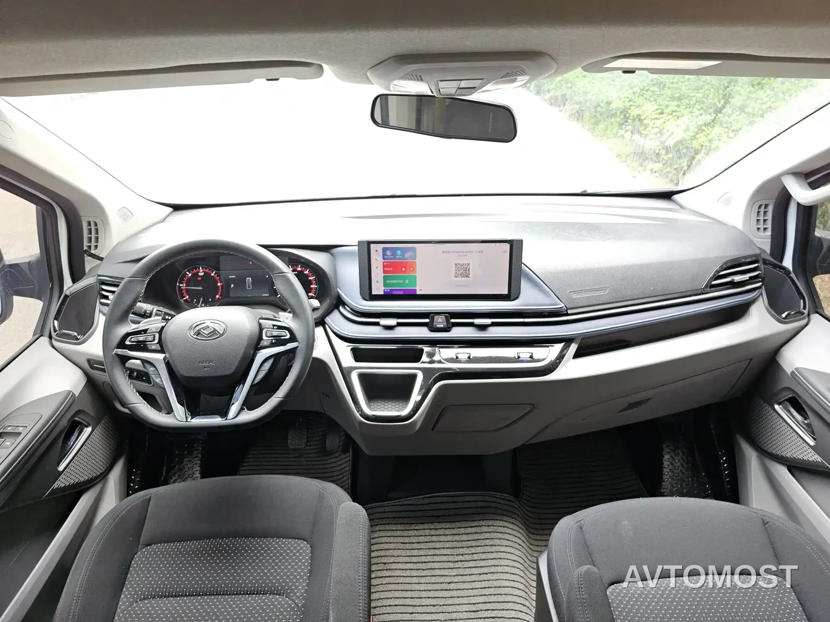 SAIC Maxus Xintu V70 2023 Model 2.0T Elite Edition Automatic Long Wheelbase Medium Roof 6/7-Seater — фото 13