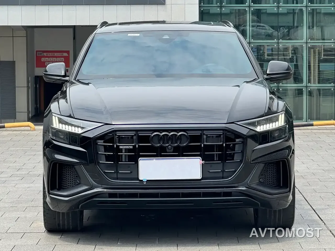 Audi Q8 2022 55 TFSI Exclusive Dynamic — фото 2