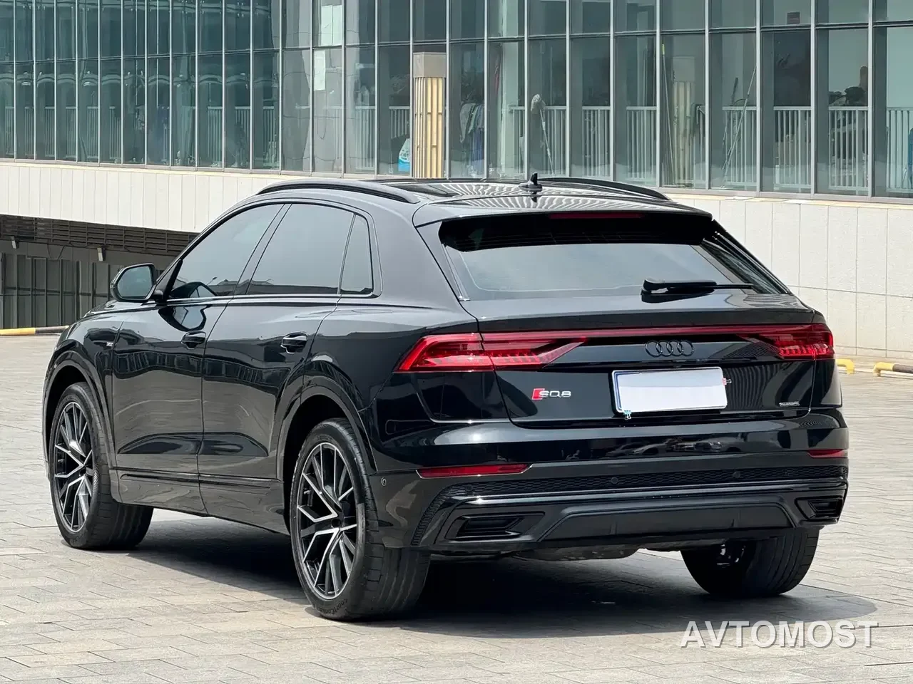 Audi Q8 2022 55 TFSI Exclusive Dynamic — фото 5