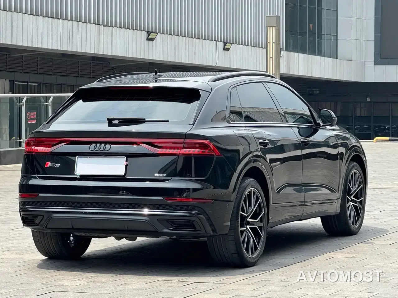 Audi Q8 2022 55 TFSI Exclusive Dynamic — фото 6
