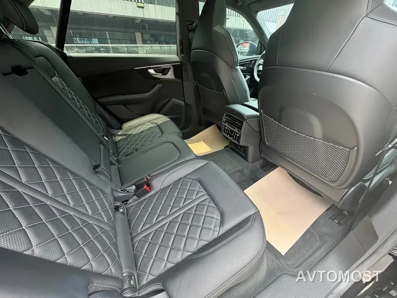 Audi Q8 2022 55 TFSI Exclusive Dynamic — фото 8
