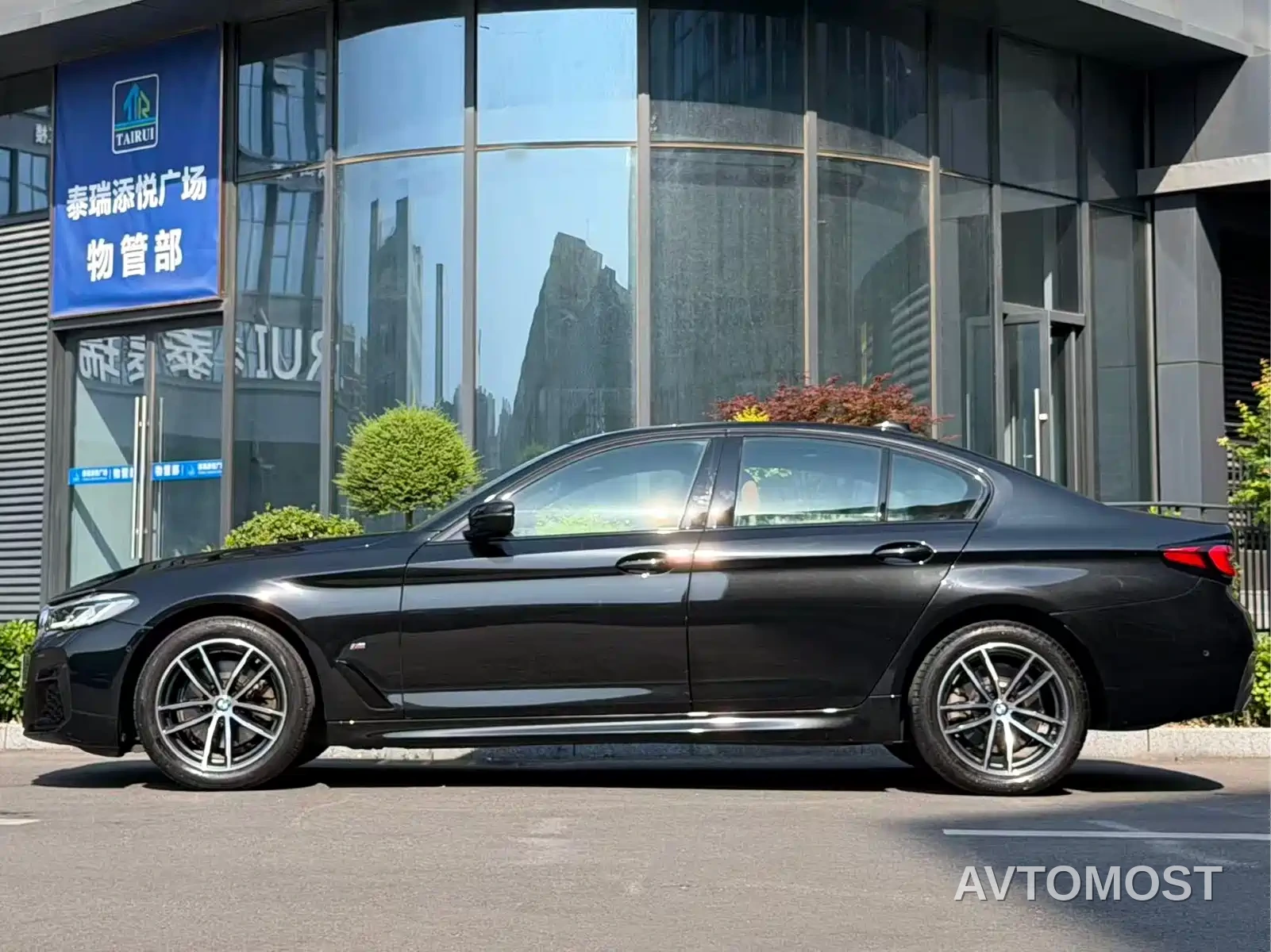 BMW 5 Series (Import) 2022 Model Second Facelift 525i M Sport Package — фото 5