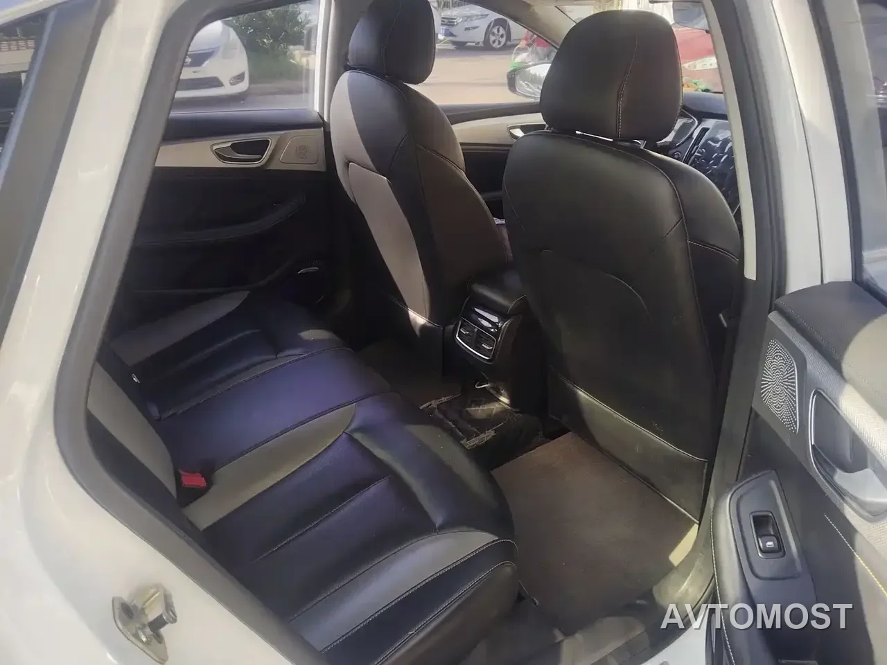 Roewe i6 MAX EV 2020 Model 1.5T PHEV Cool Panoramic Sunroof Edition — фото 6