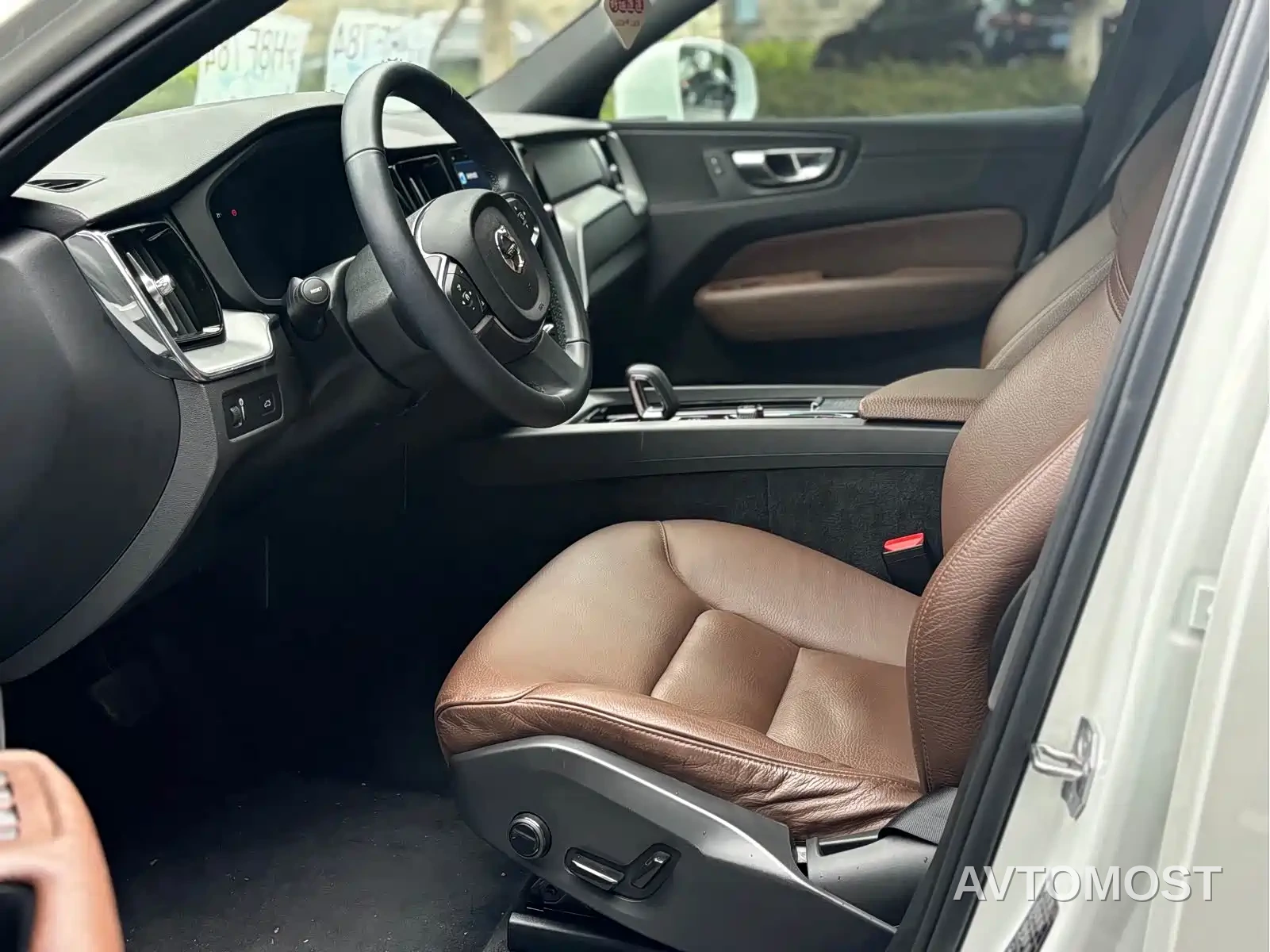 Volvo XC60 2022 B5 AWD R-Design — фото 4
