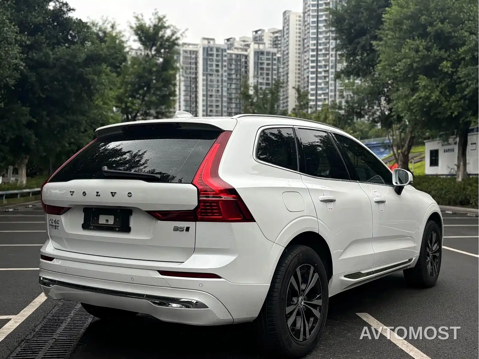 Volvo XC60 2022 B5 AWD R-Design — фото 8