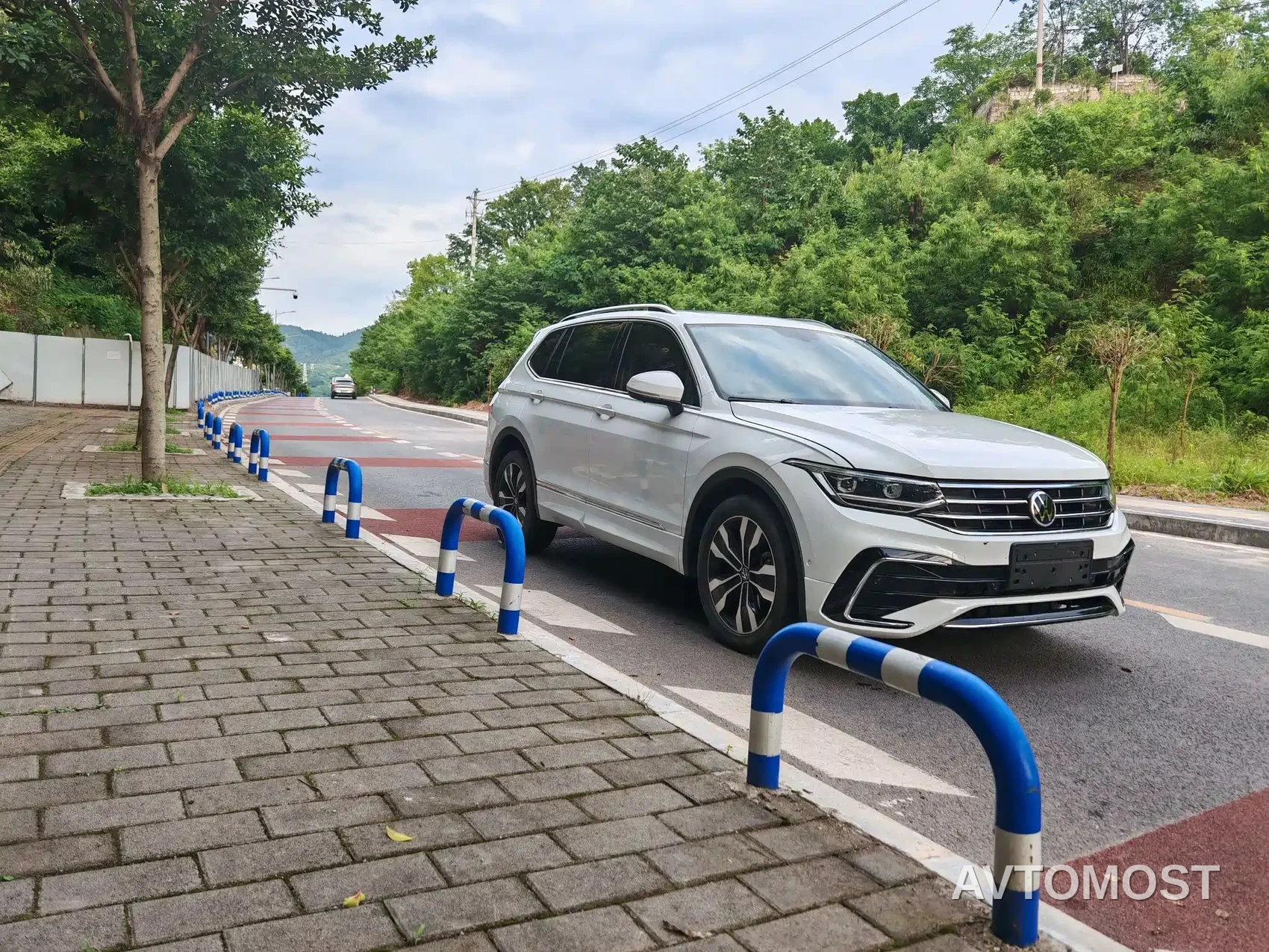 Volkswagen Tiguan L 2024 Outstanding 330TSI Auto 2WD R-Line Dragon Glory Edition — фото 1