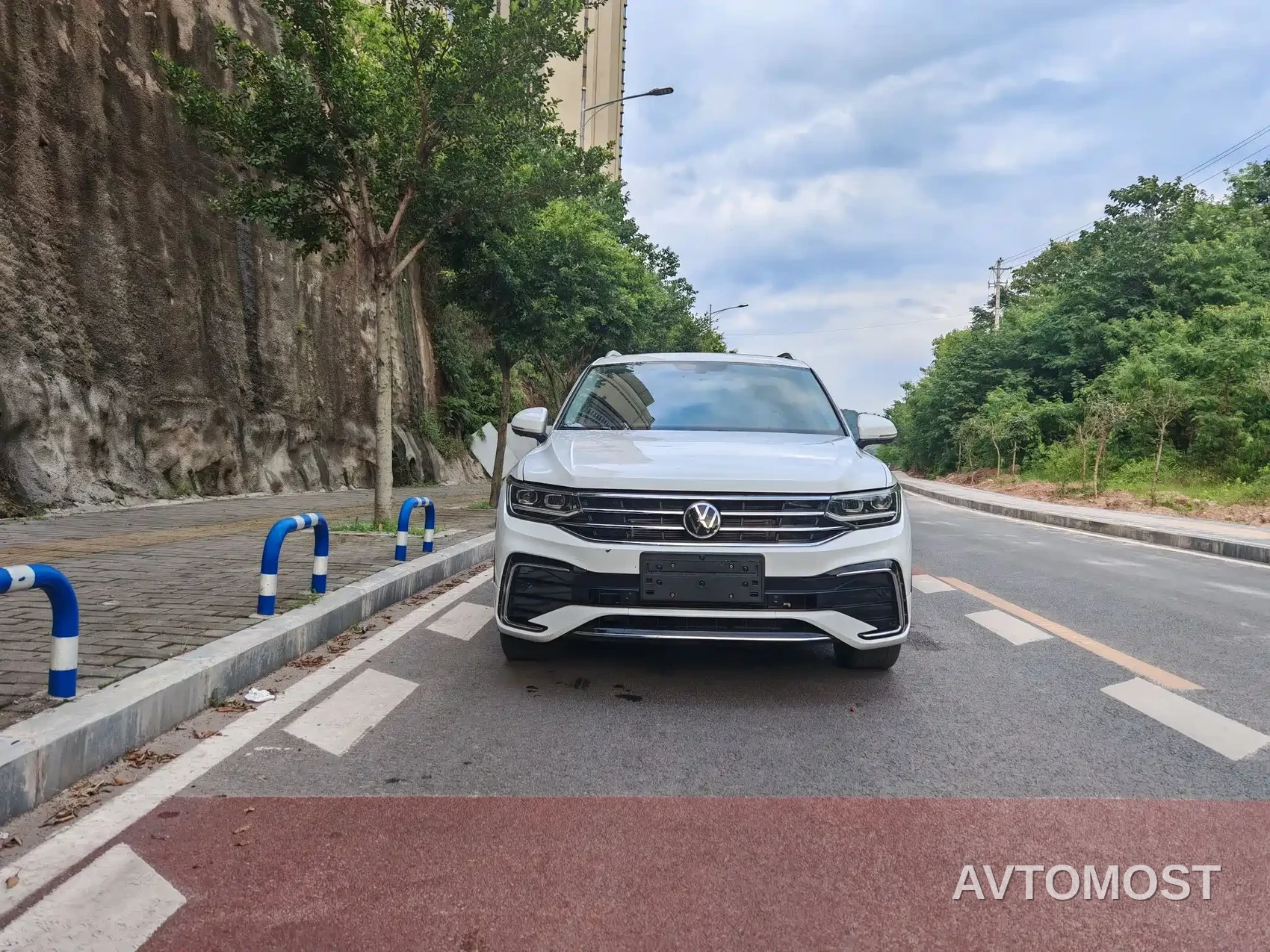 Volkswagen Tiguan L 2024 Outstanding 330TSI Auto 2WD R-Line Dragon Glory Edition — фото 2