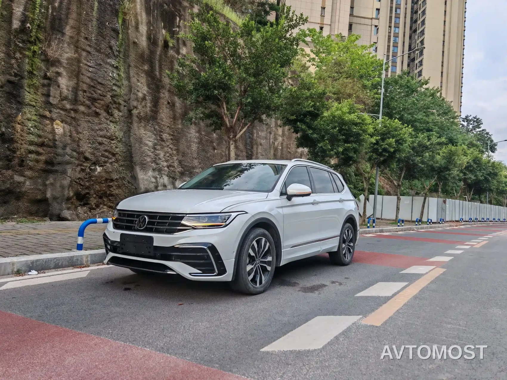 Volkswagen Tiguan L 2024 Outstanding 330TSI Auto 2WD R-Line Dragon Glory Edition — фото 3