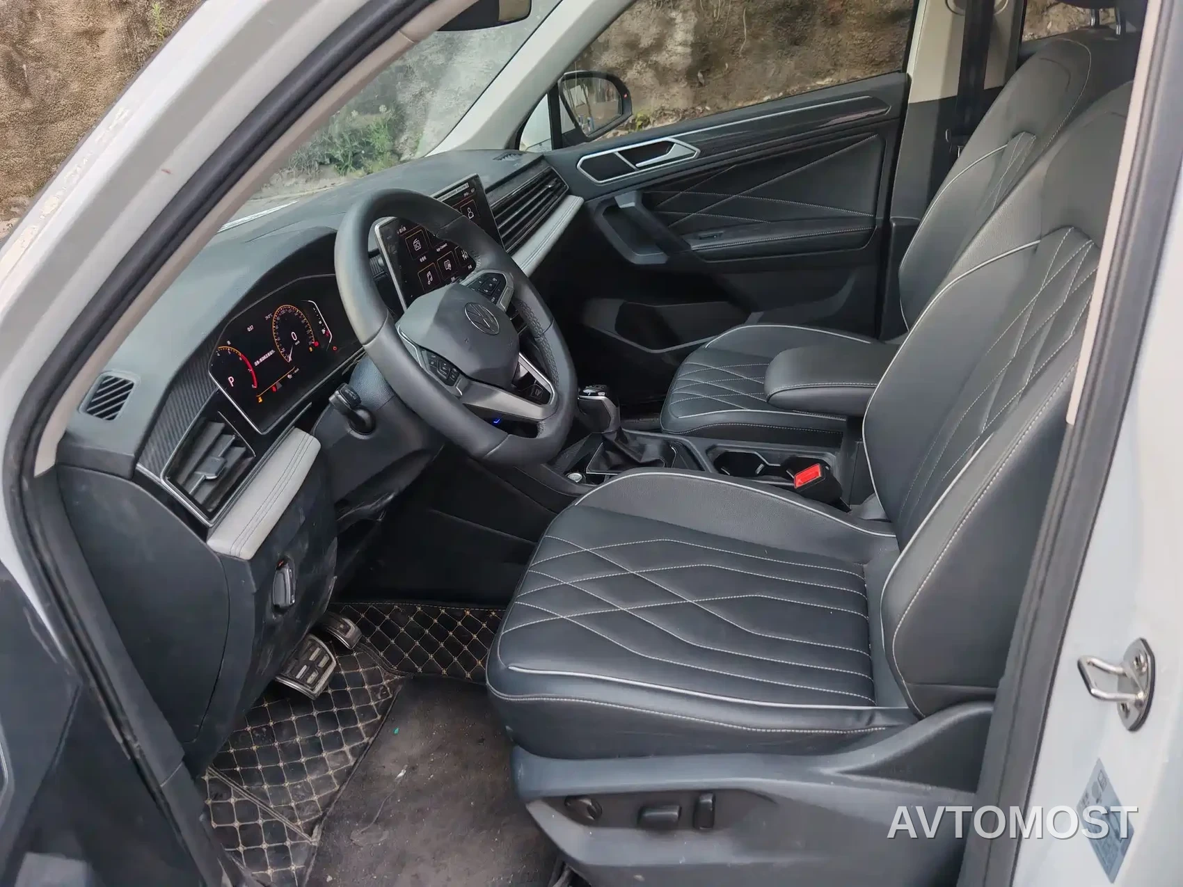 Volkswagen Tiguan L 2024 Outstanding 330TSI Auto 2WD R-Line Dragon Glory Edition — фото 4