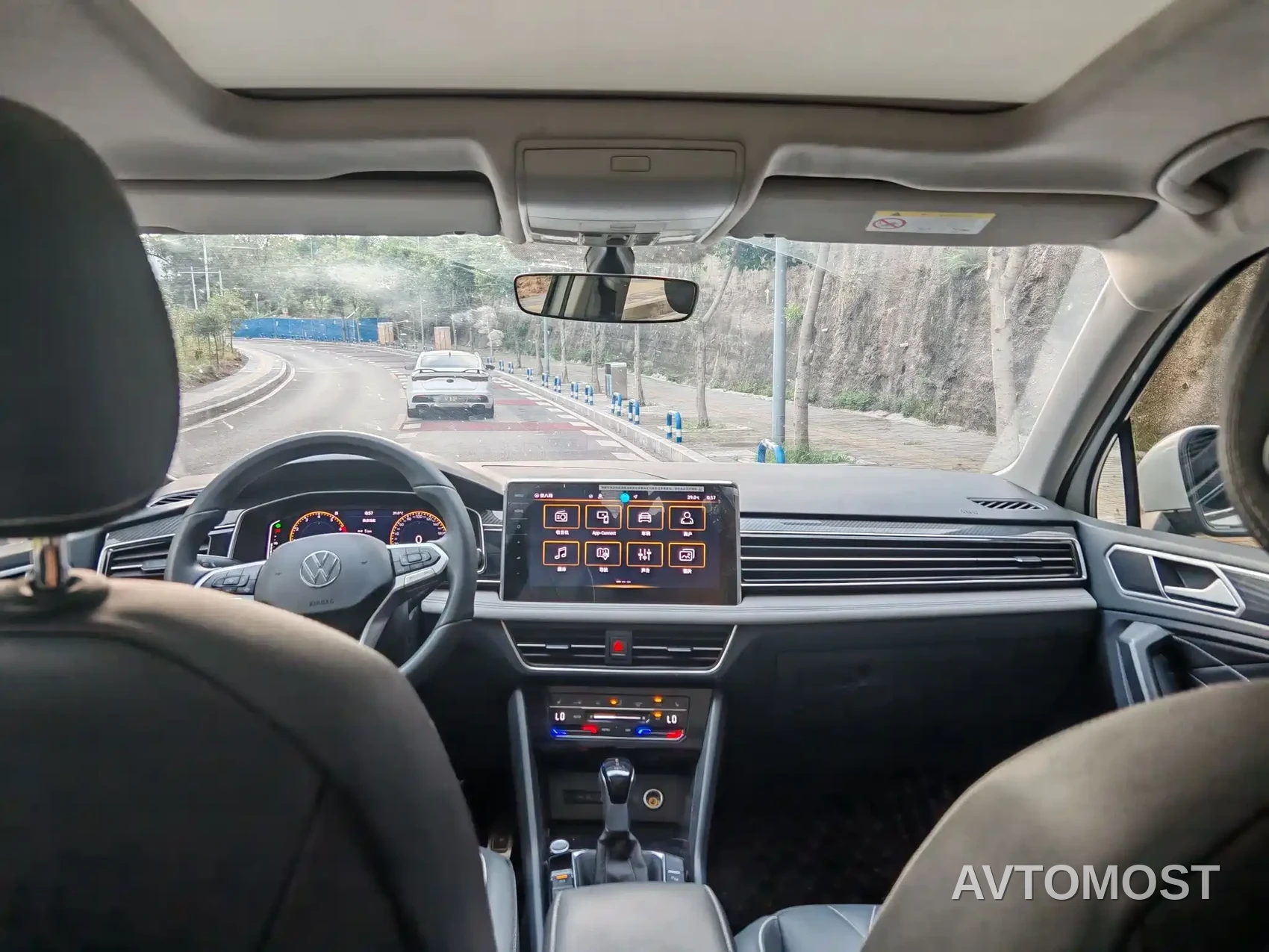 Volkswagen Tiguan L 2024 Outstanding 330TSI Auto 2WD R-Line Dragon Glory Edition — фото 5