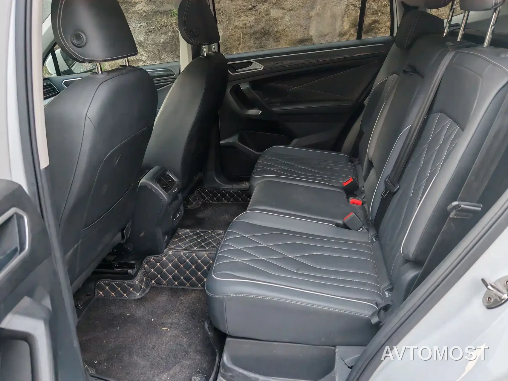 Volkswagen Tiguan L 2024 Outstanding 330TSI Auto 2WD R-Line Dragon Glory Edition — фото 6