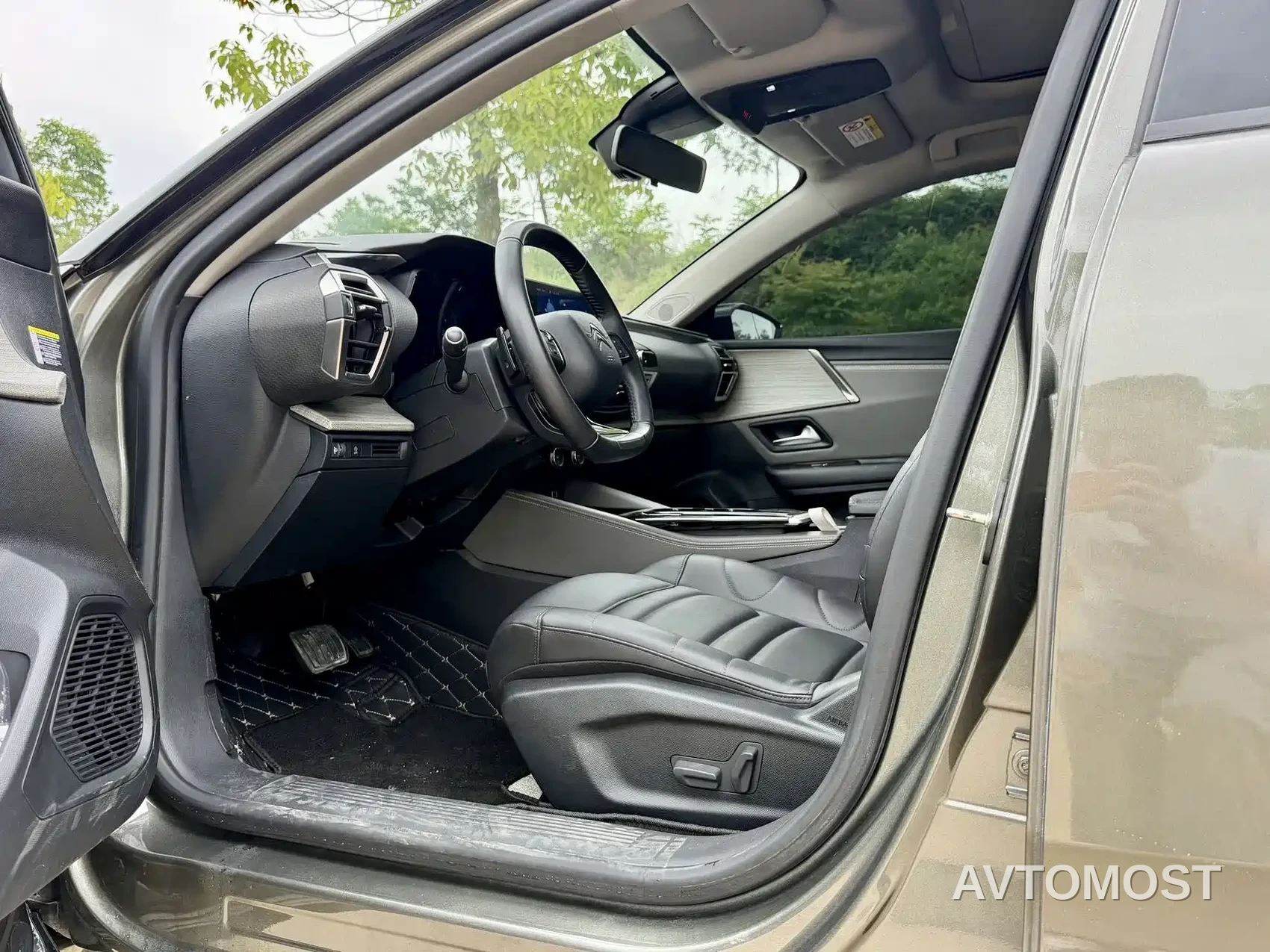 Citroën Versailles C5 X 2022 1.6T Enjoy Extraordinary Tiger Year Opening Edition — фото 10