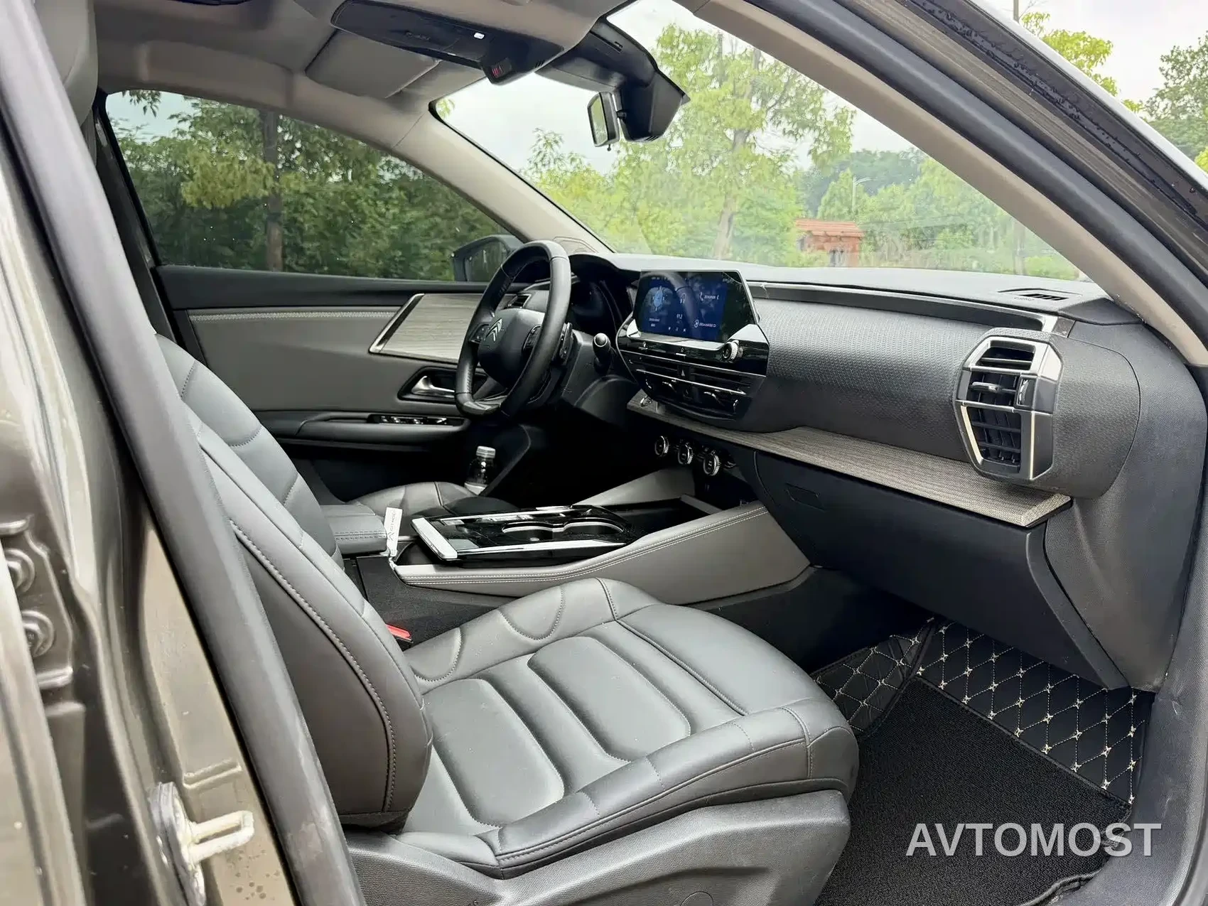 Citroën Versailles C5 X 2022 1.6T Enjoy Extraordinary Tiger Year Opening Edition — фото 13