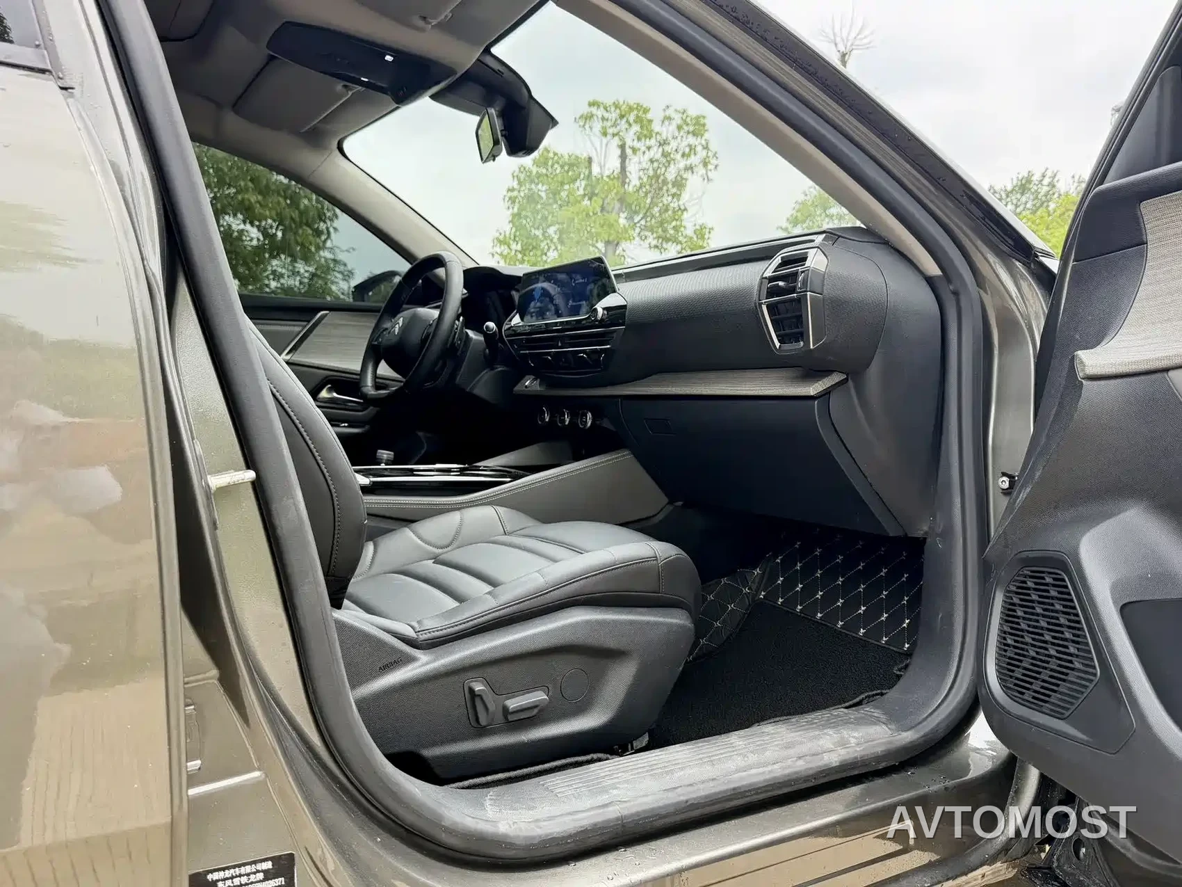 Citroën Versailles C5 X 2022 1.6T Enjoy Extraordinary Tiger Year Opening Edition — фото 14