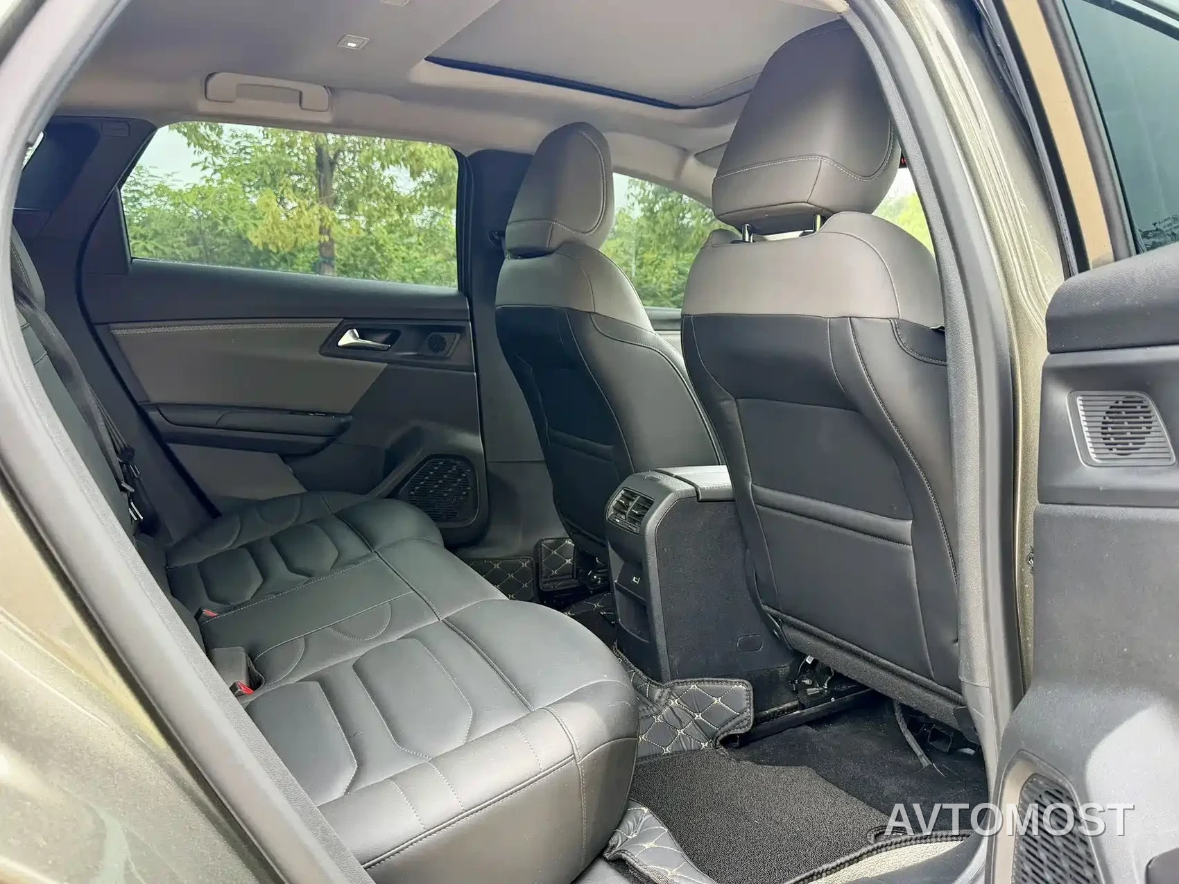 Citroën Versailles C5 X 2022 1.6T Enjoy Extraordinary Tiger Year Opening Edition — фото 15