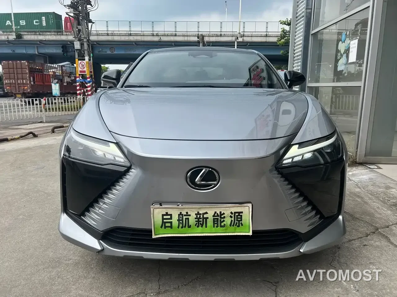Lexus RZ 2023 450e 4WD Deluxe — фото 2