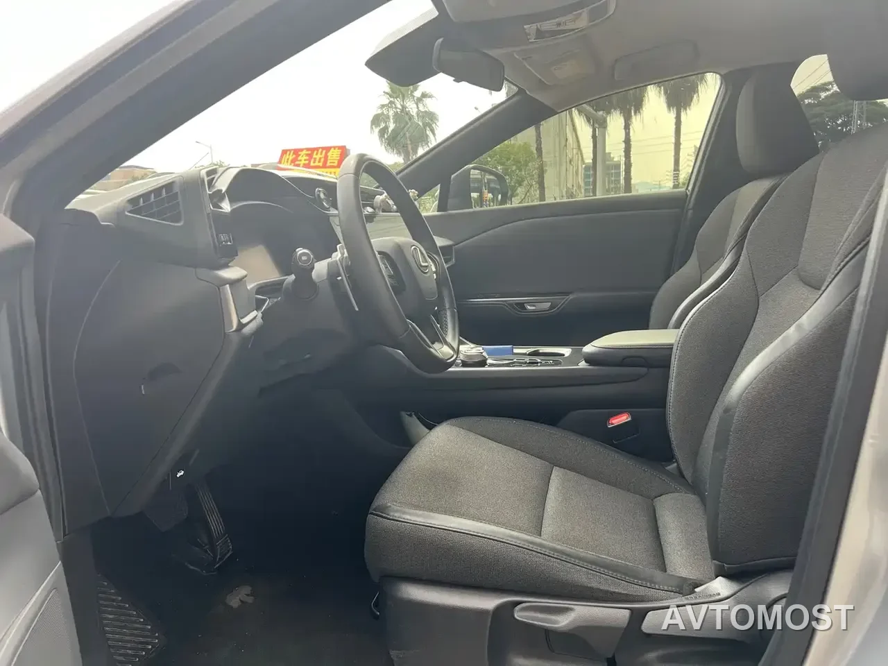 Lexus RZ 2023 450e 4WD Deluxe — фото 4