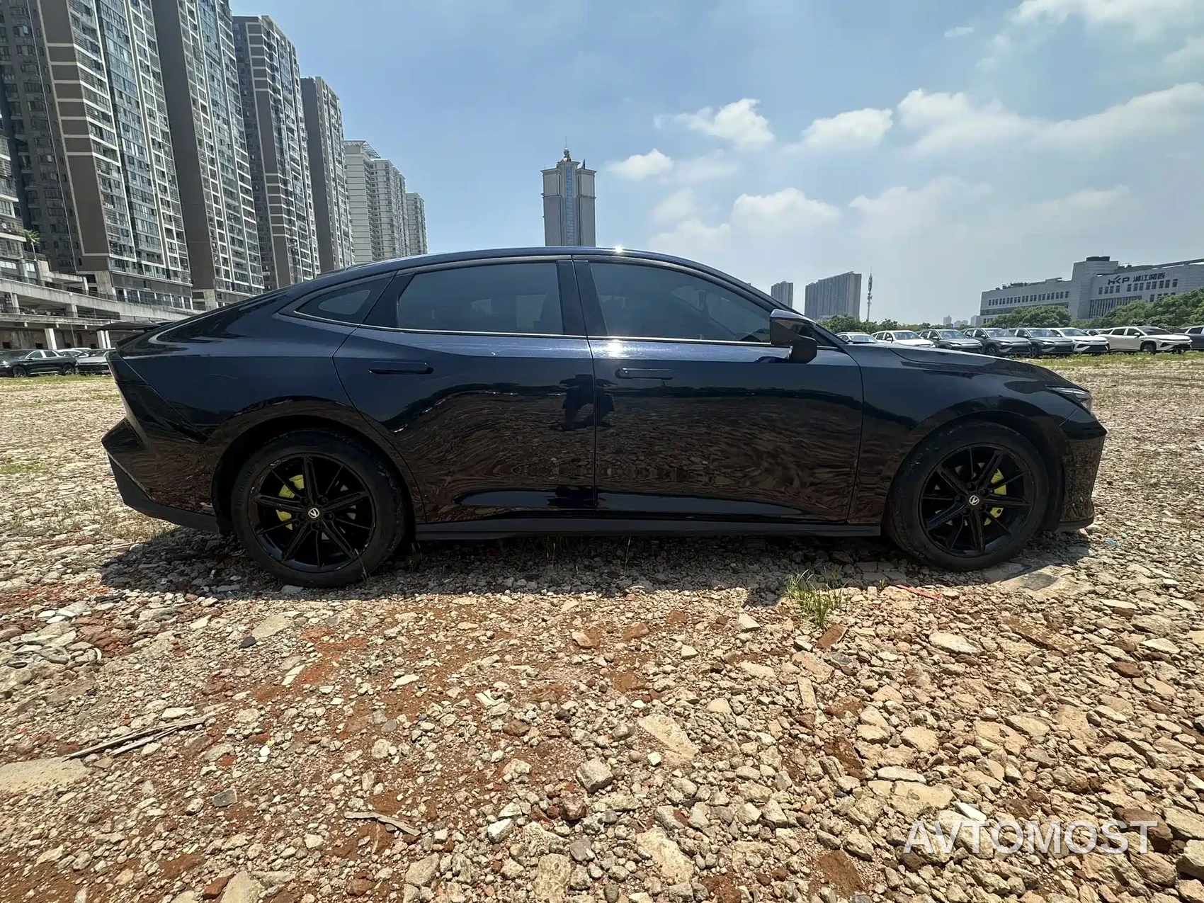 Changan UNI-V 2022 1.5T Premium Model — фото 4