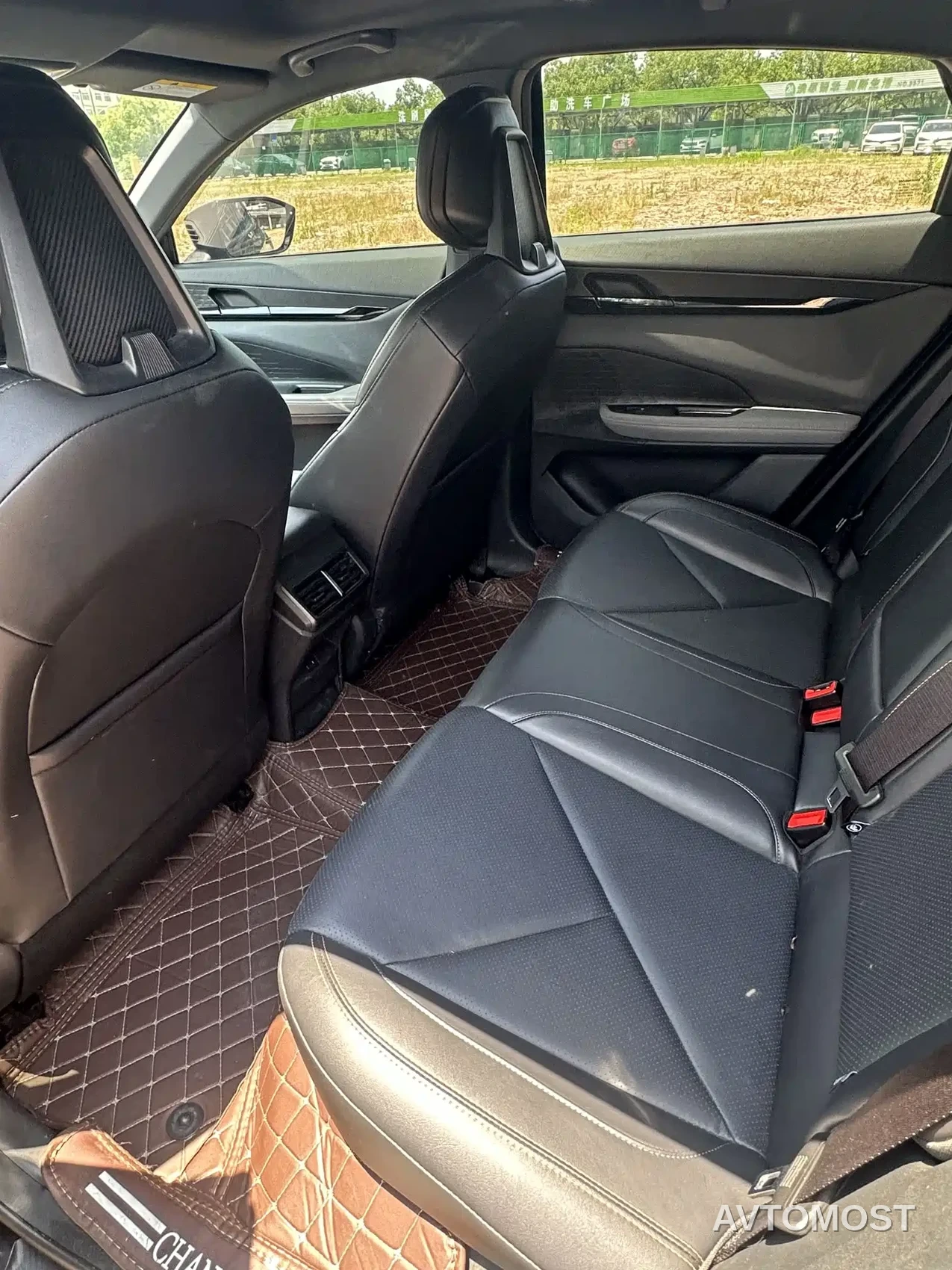 Changan UNI-V 2022 1.5T Premium Model — фото 10