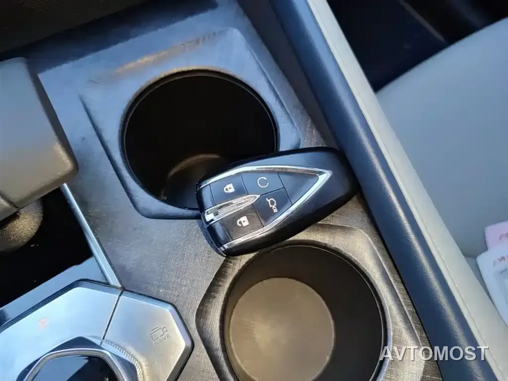 Changan UNI-V iDD 2023 ZhiDian iDD 1.5T 113km Smart Fun Edition — фото 9