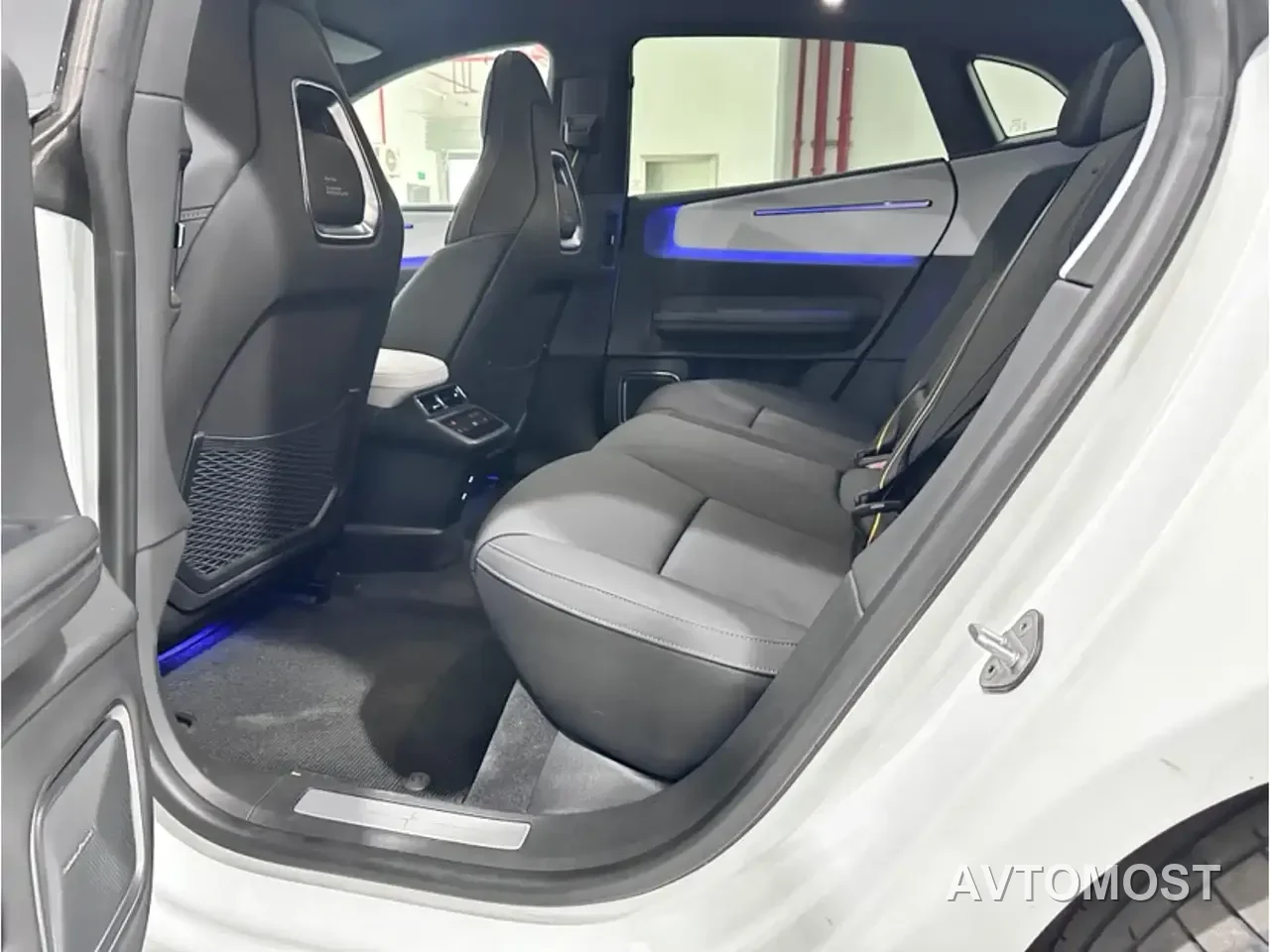 Polestar 4 2024 Dual Motor Long Range PLUS Twin-Star Connected Edition — фото 11