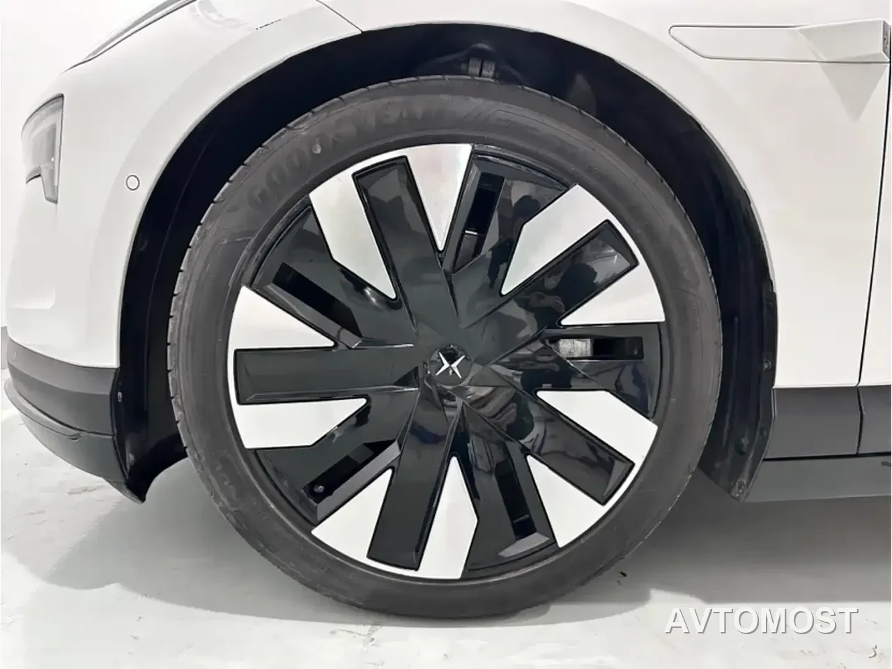 Polestar 4 2024 Dual Motor Long Range PLUS Twin-Star Connected Edition — фото 12