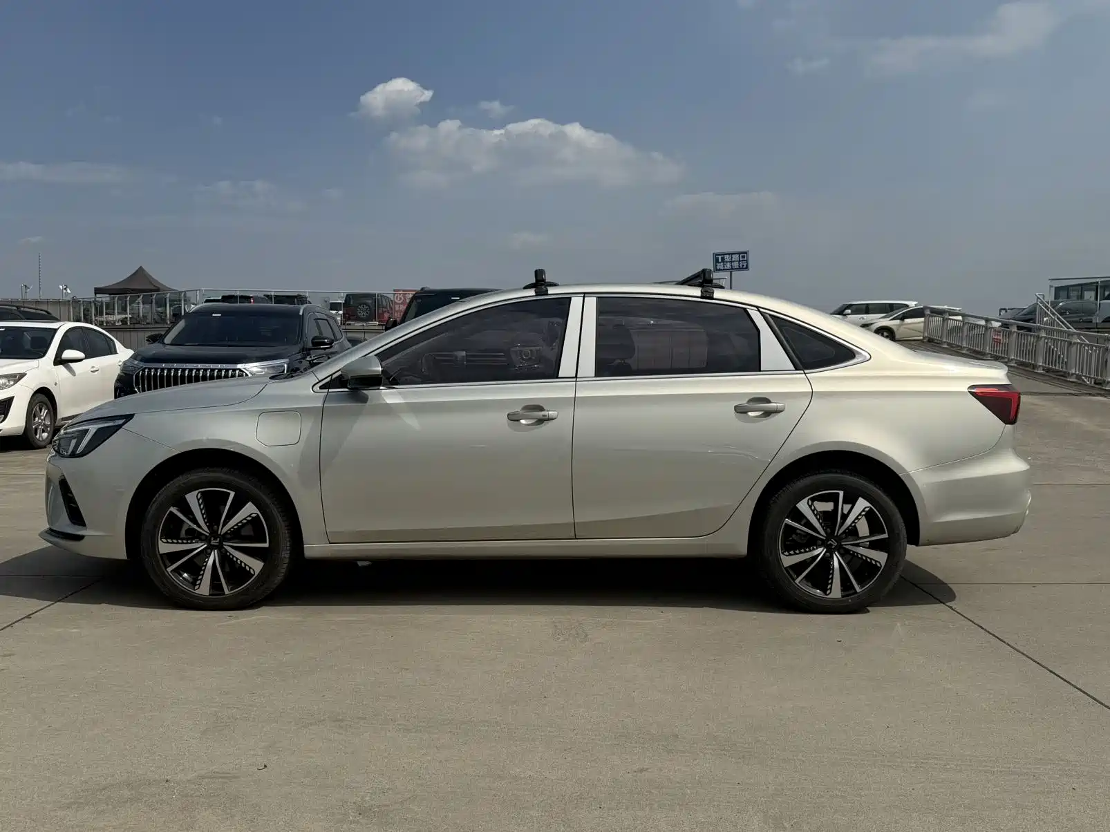 Roewe Feifan ER6 2021 New Power Edition 620km Smart Drive Edition — фото 4