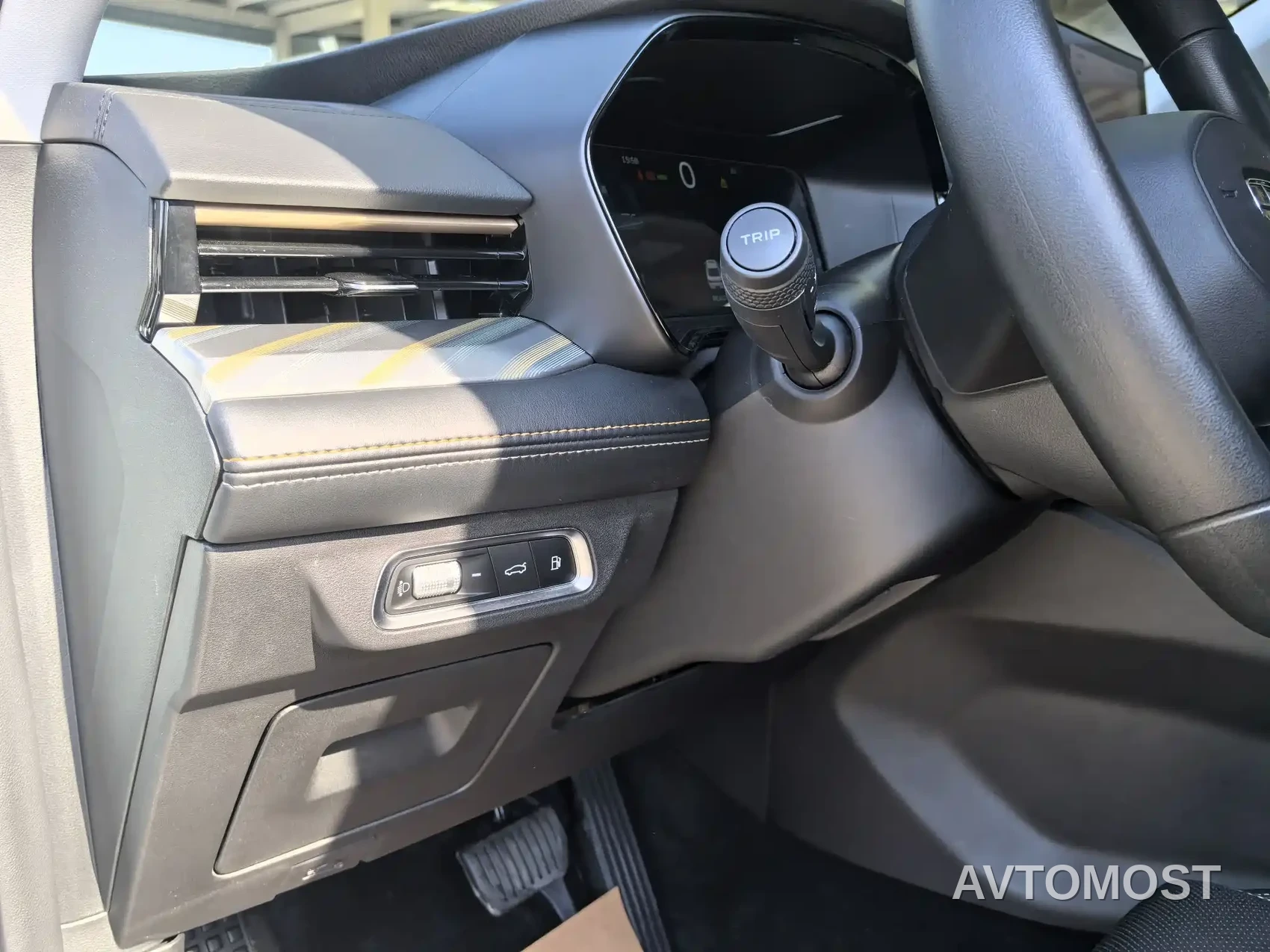 Geely Emgrand L HiP 2024 Model Soaring Dragon Edition 1.5TD-DHT Pro 100KM Surpassing Type — фото 15