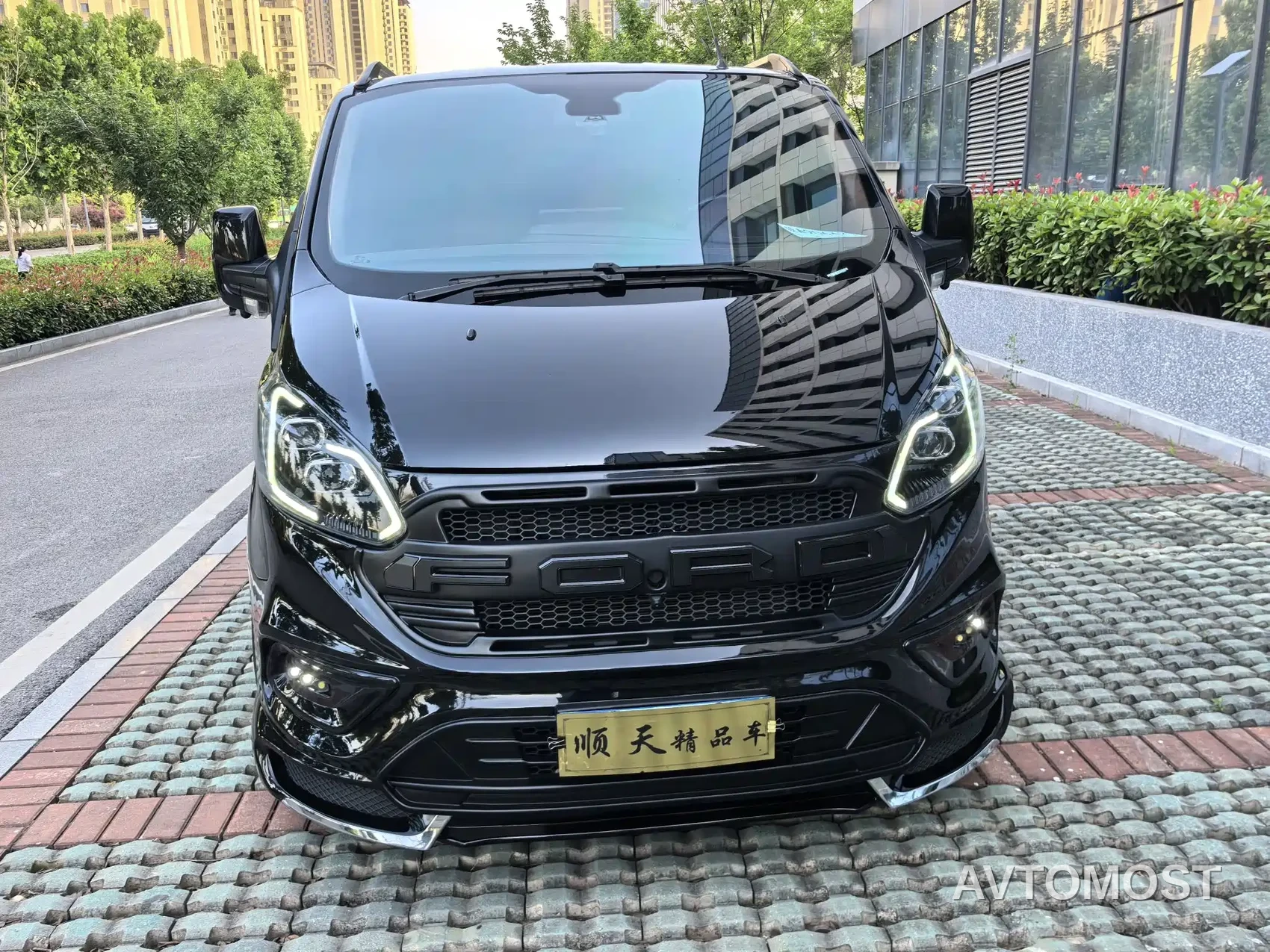 Ford Tourneo 2023 2.0T Automatic Premium Edition — фото 2