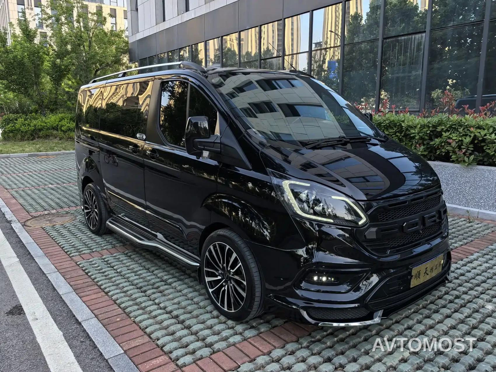 Ford Tourneo 2023 2.0T Automatic Premium Edition — фото 3