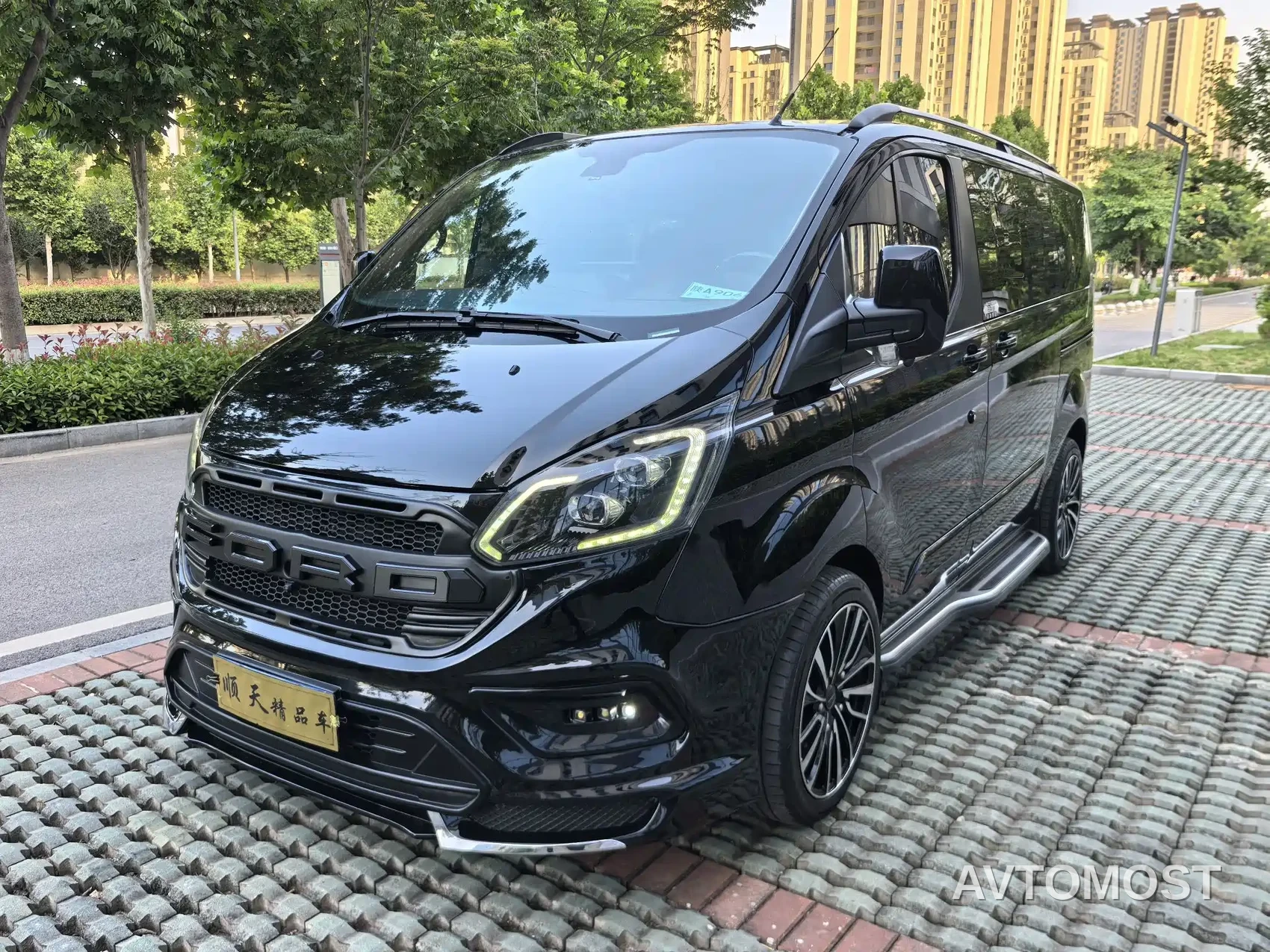 Ford Tourneo 2023 2.0T Automatic Premium Edition — фото 9