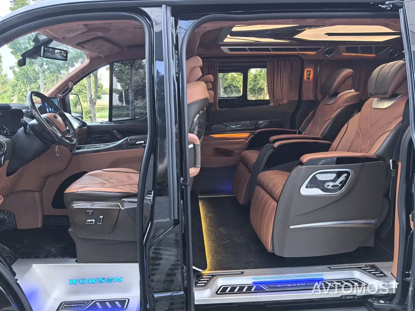 Ford Tourneo 2023 2.0T Automatic Premium Edition — фото 10