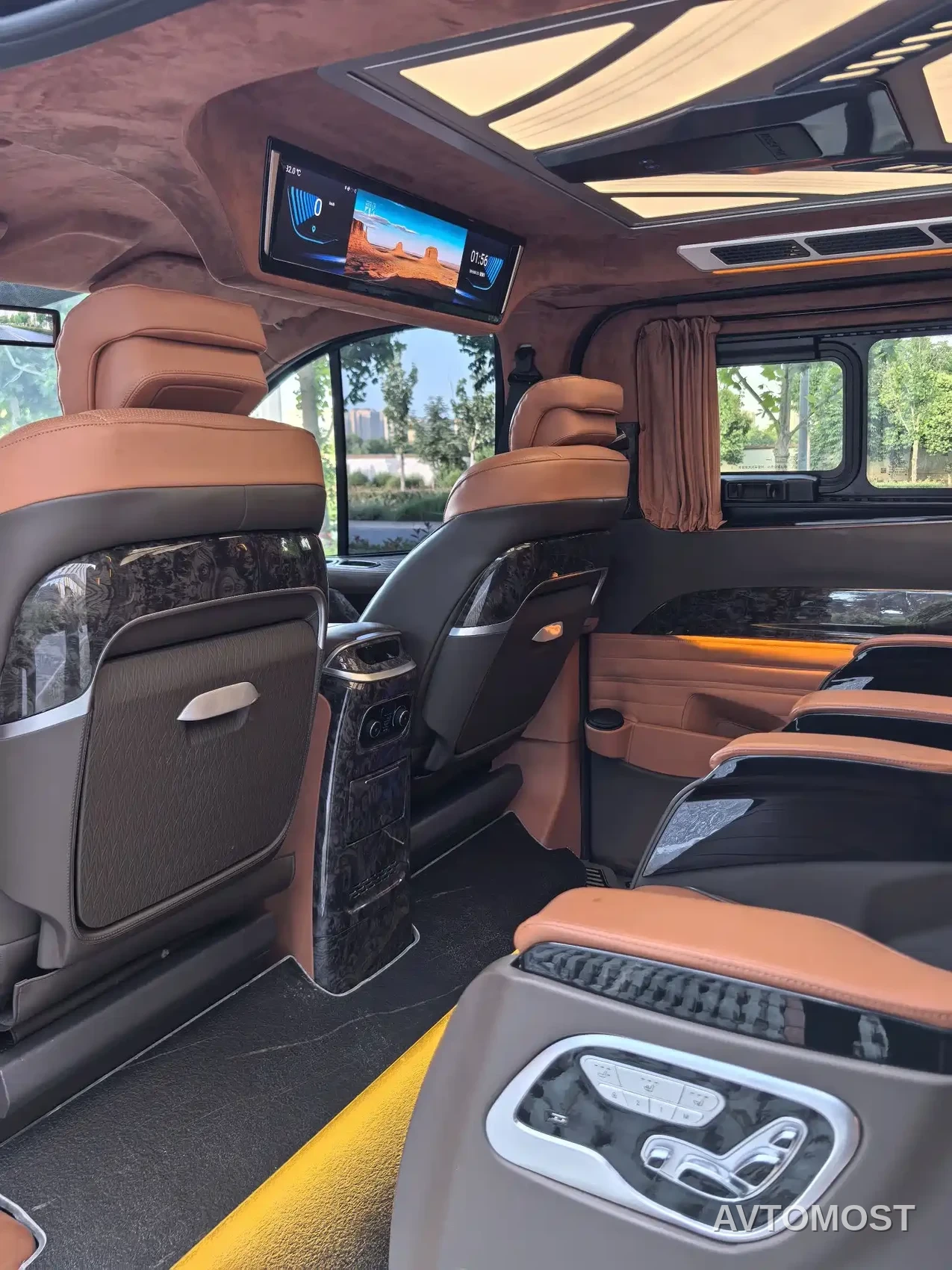 Ford Tourneo 2023 2.0T Automatic Premium Edition — фото 12