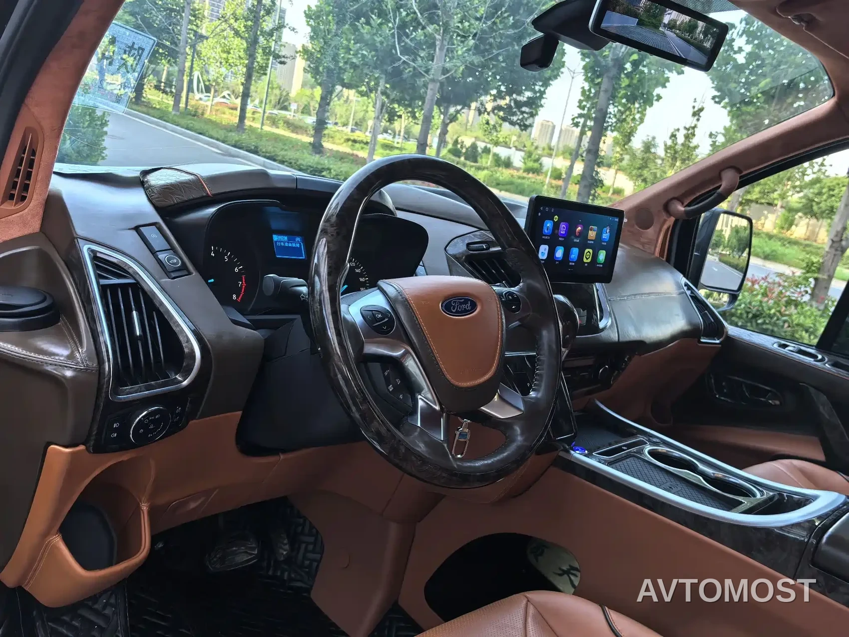 Ford Tourneo 2023 2.0T Automatic Premium Edition — фото 14