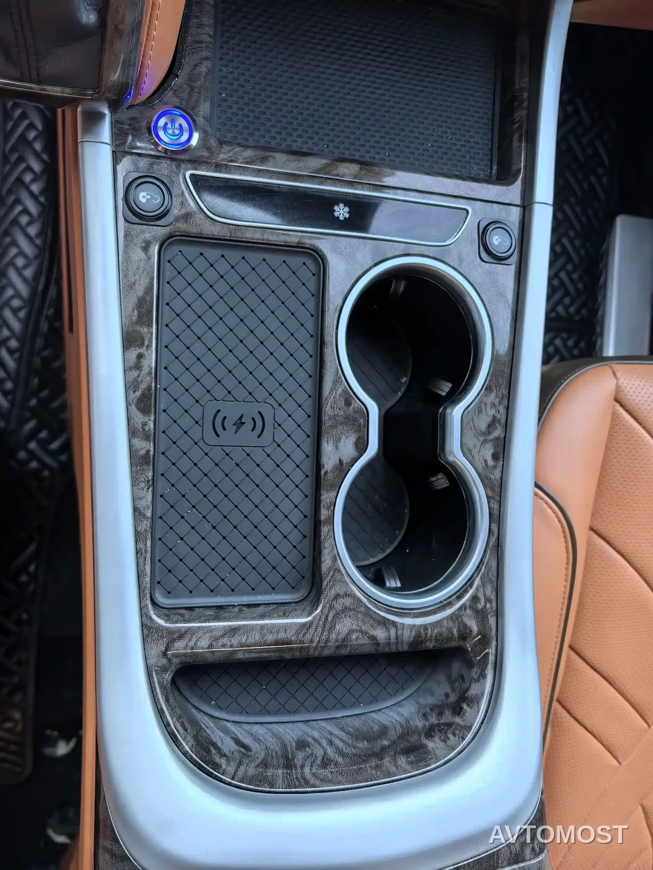 Ford Tourneo 2023 2.0T Automatic Premium Edition — фото 16