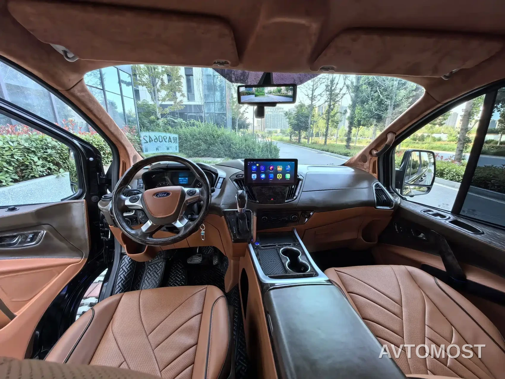 Ford Tourneo 2023 2.0T Automatic Premium Edition — фото 17