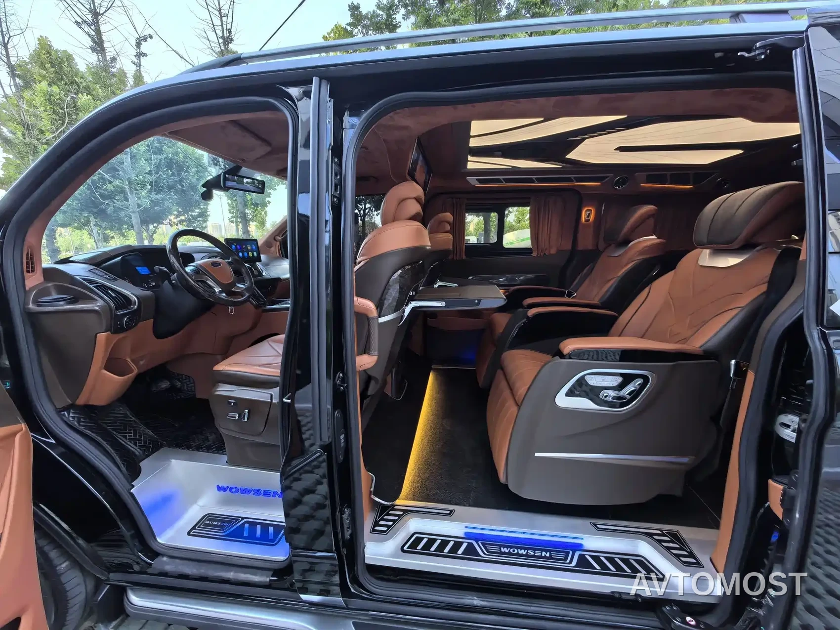 Ford Tourneo 2023 2.0T Automatic Premium Edition — фото 18