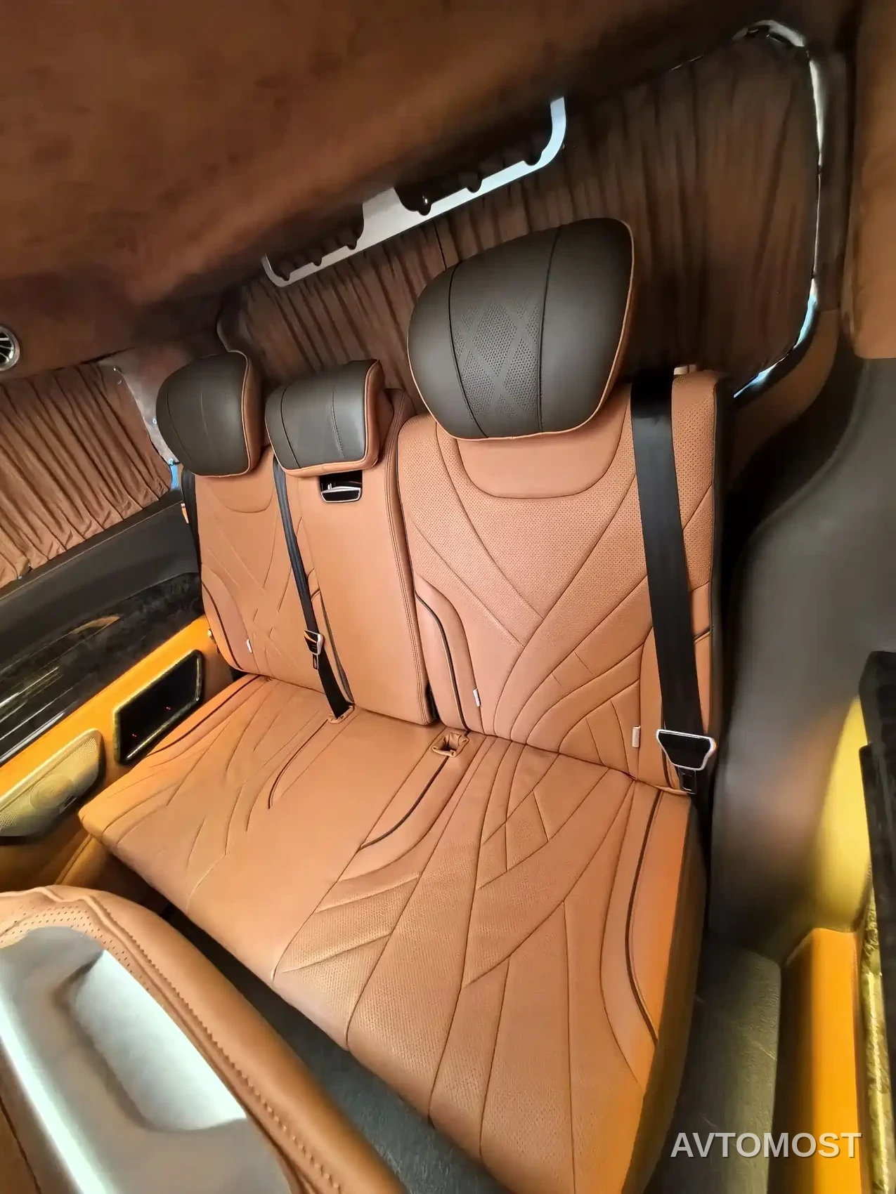 Ford Tourneo 2023 2.0T Automatic Premium Edition — фото 21