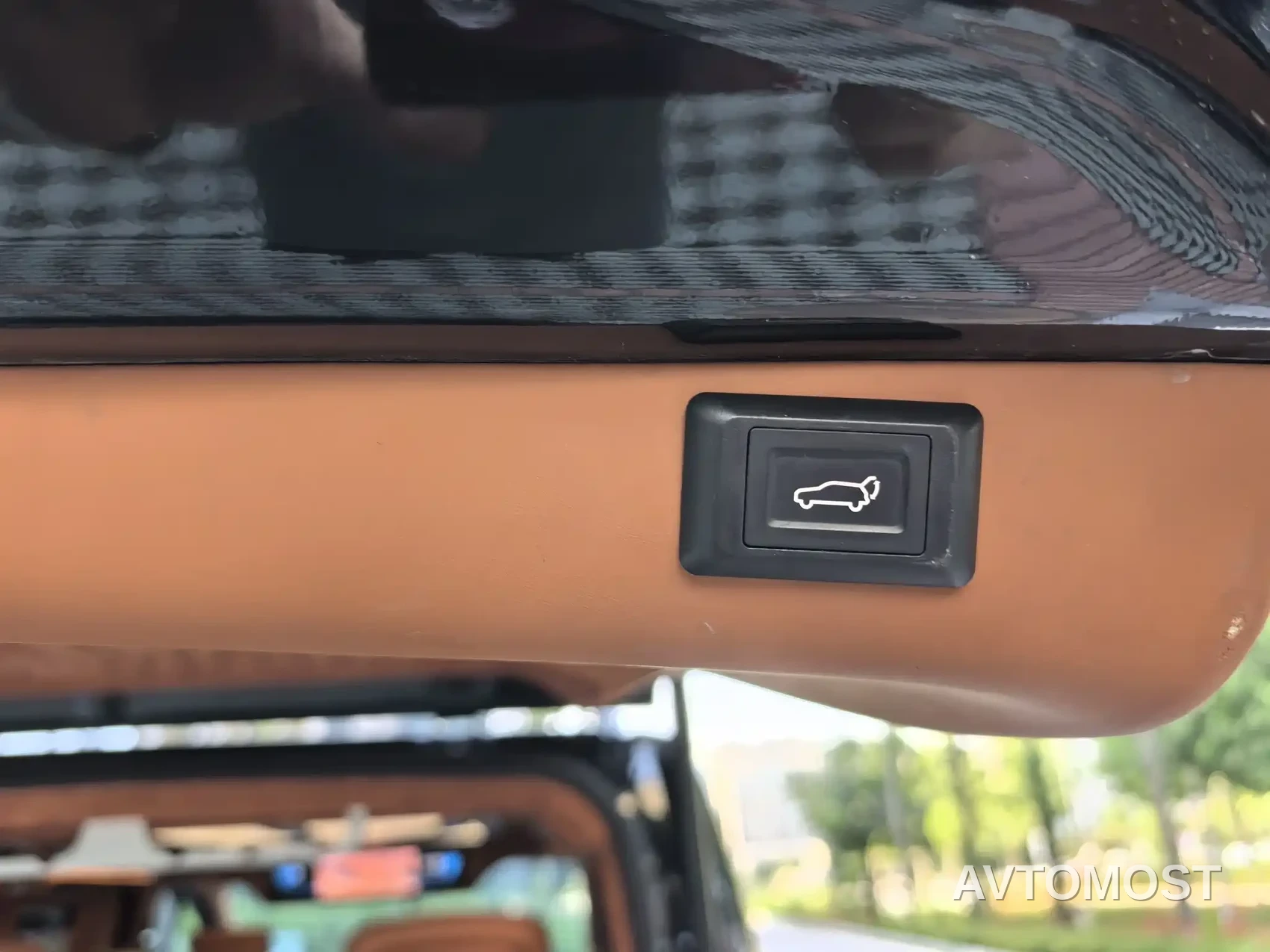 Ford Tourneo 2023 2.0T Automatic Premium Edition — фото 23
