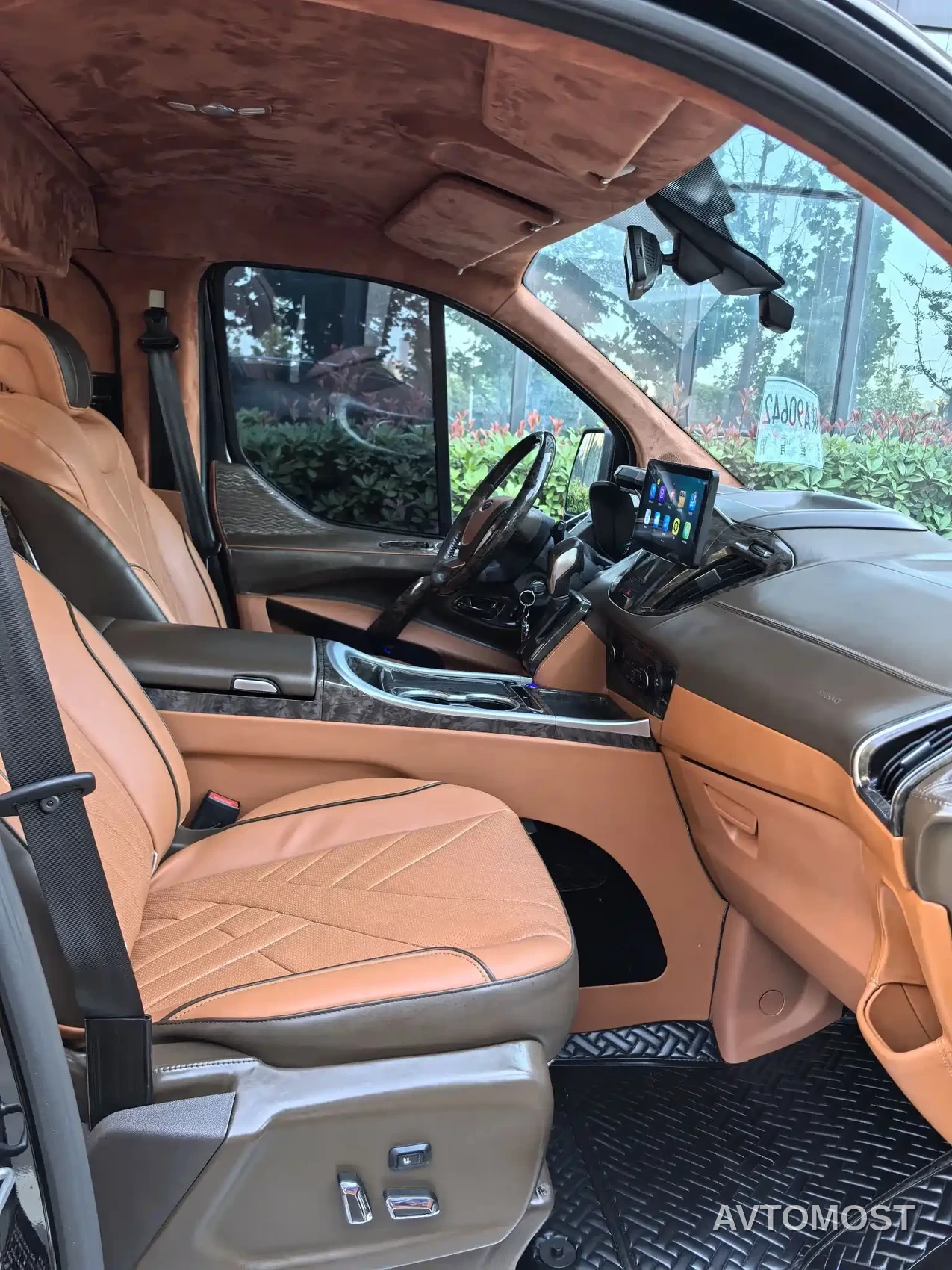 Ford Tourneo 2023 2.0T Automatic Premium Edition — фото 26