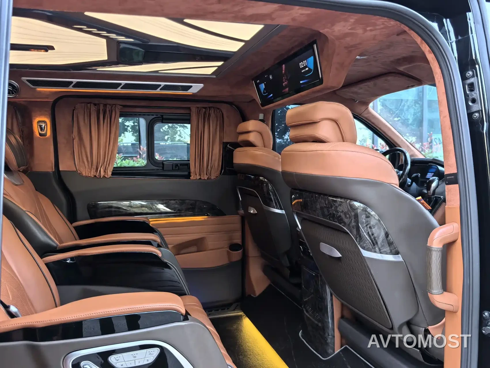Ford Tourneo 2023 2.0T Automatic Premium Edition — фото 30